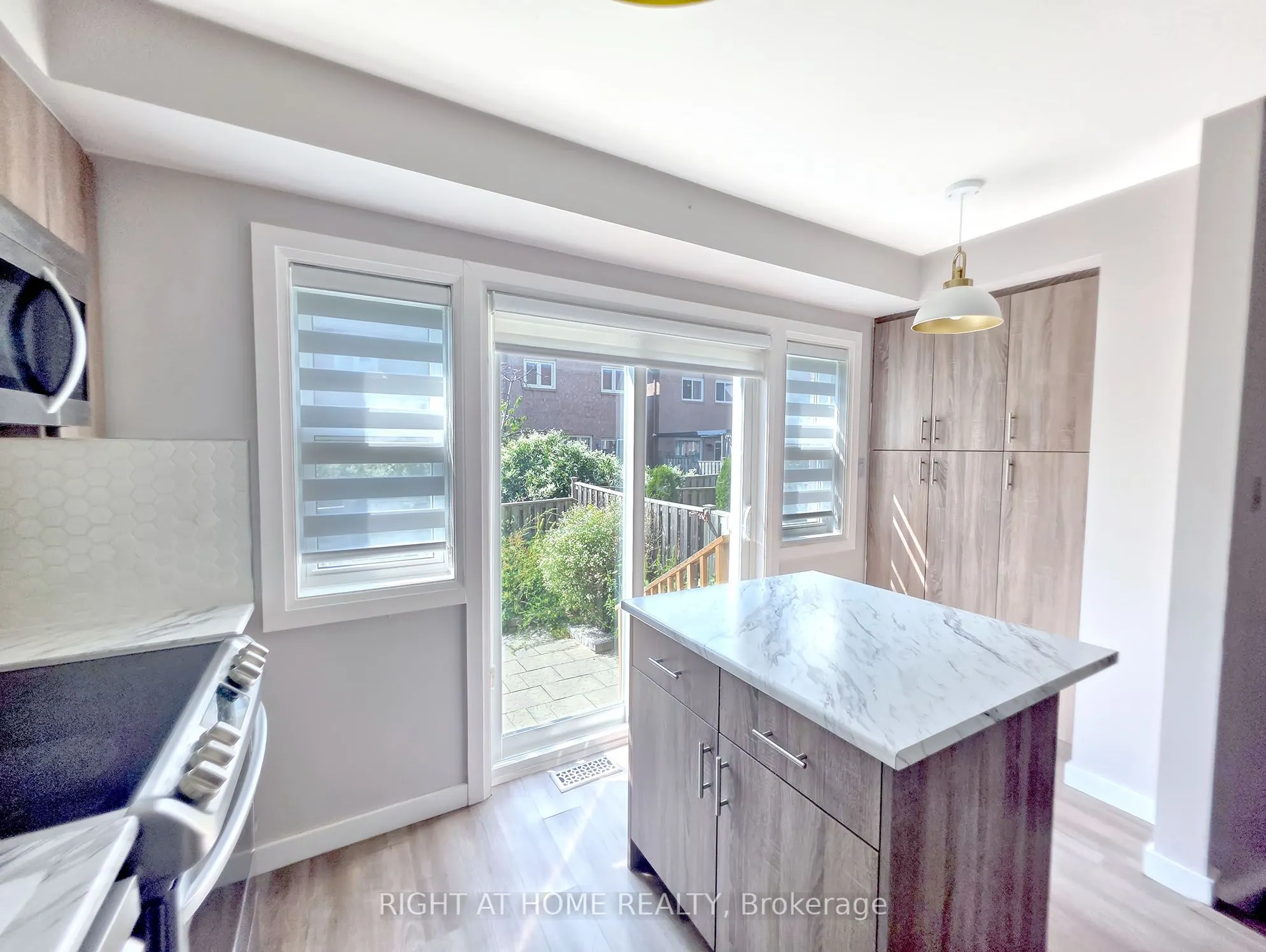 98 Spadina Road, #54