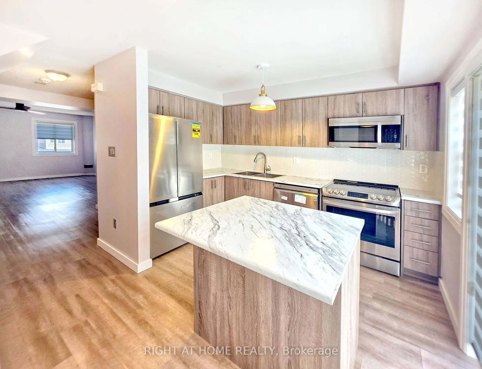 98 Spadina Road, #54