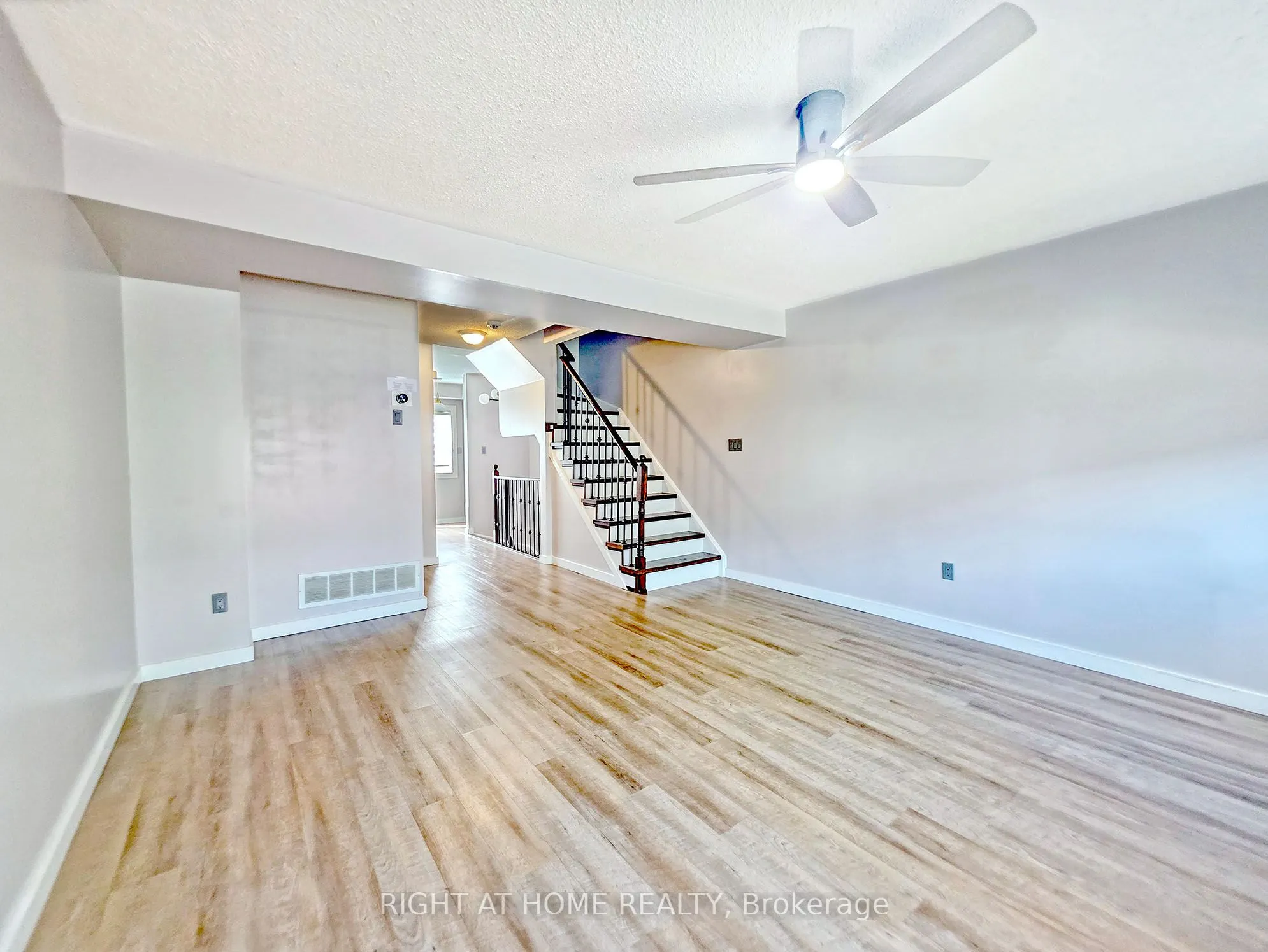 98 Spadina Road, #54