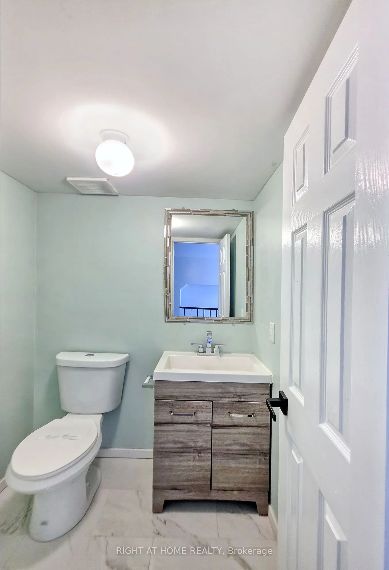 98 Spadina Road, #54