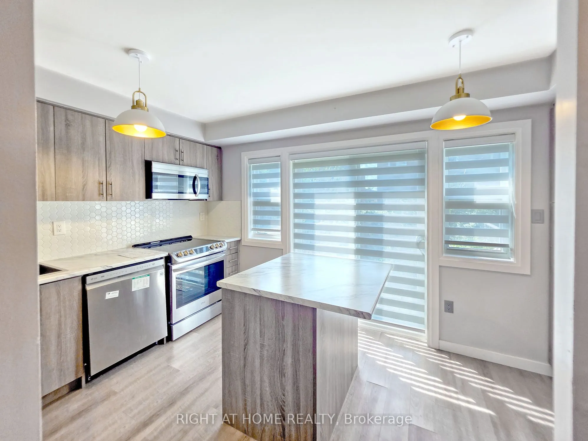 98 Spadina Road, #54