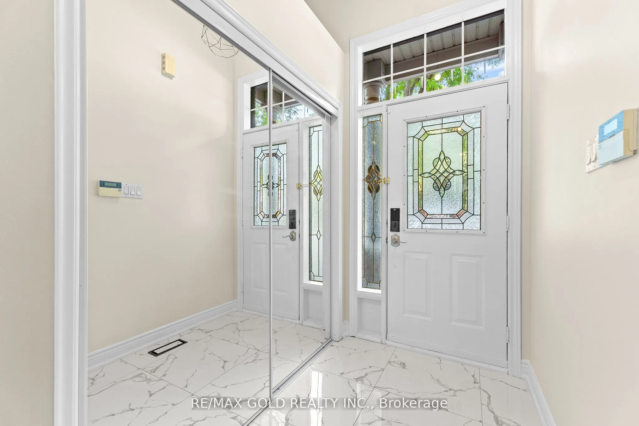 61 Nelson Street W, #6