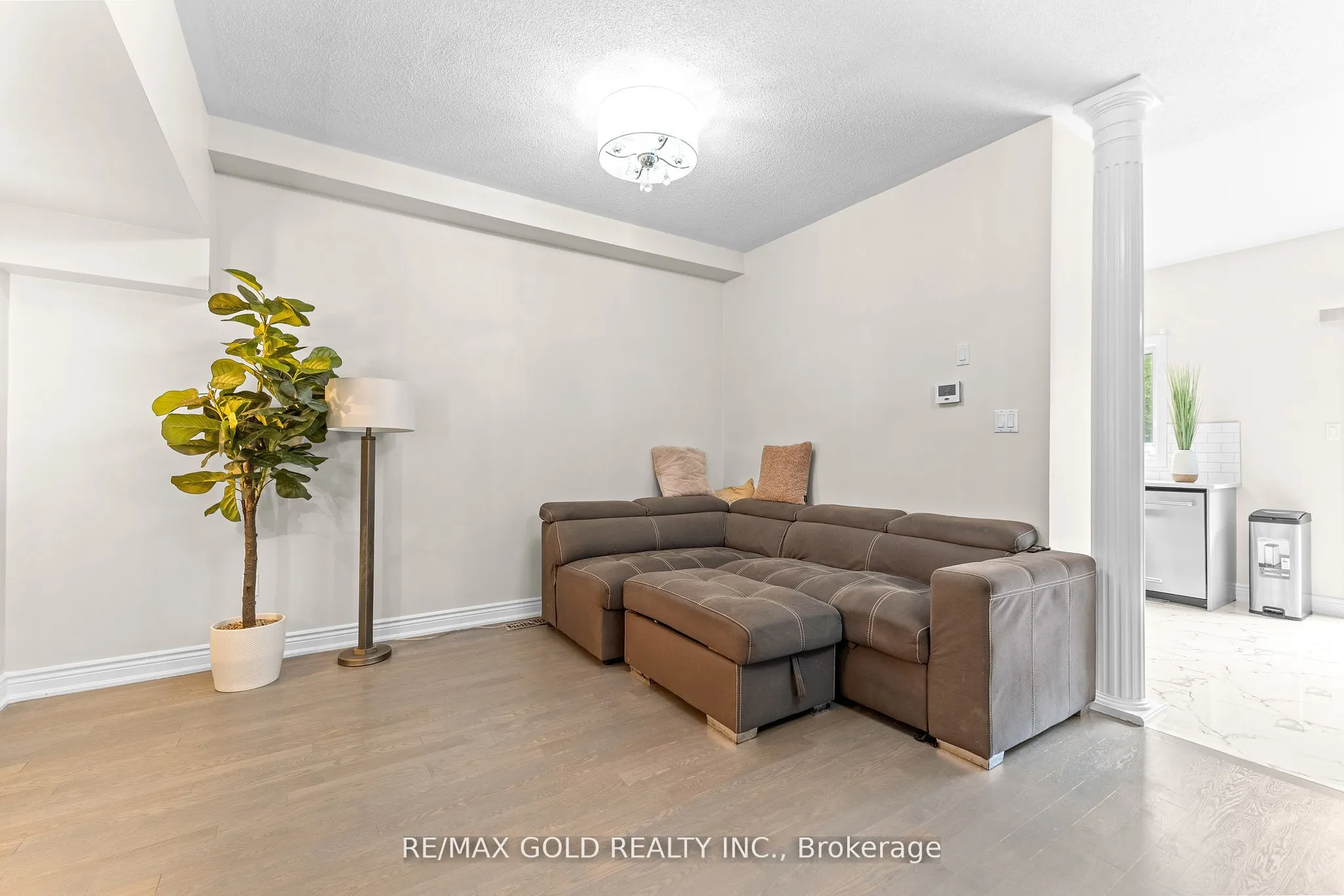 61 Nelson Street W, #6