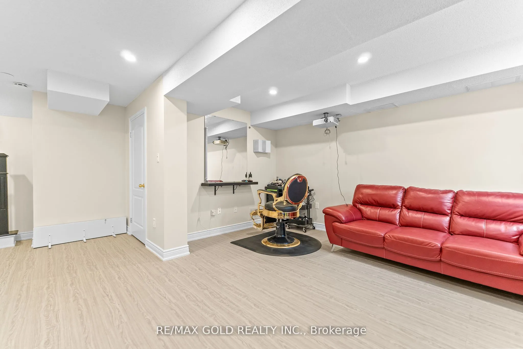 61 Nelson Street W, #6