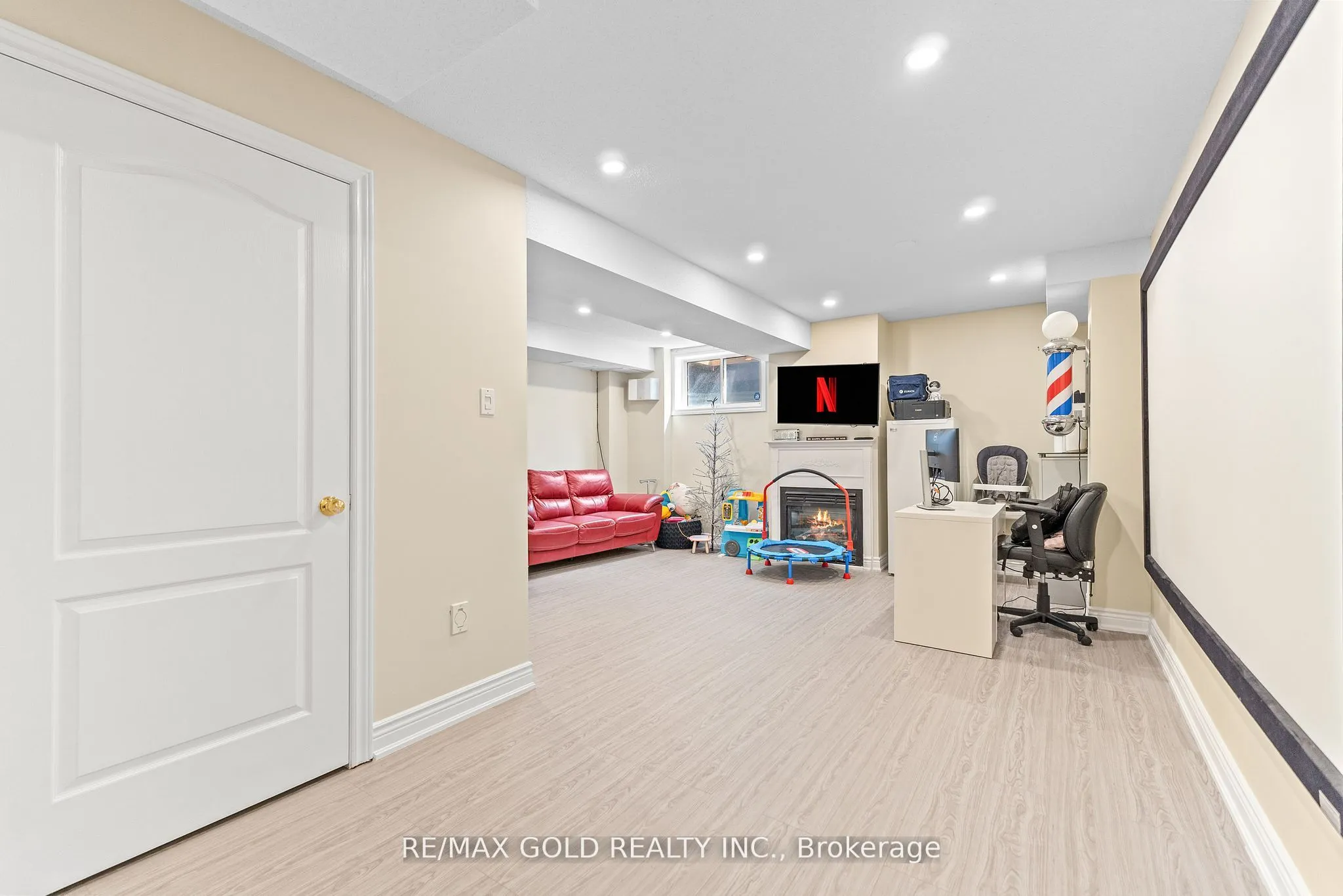 61 Nelson Street W, #6