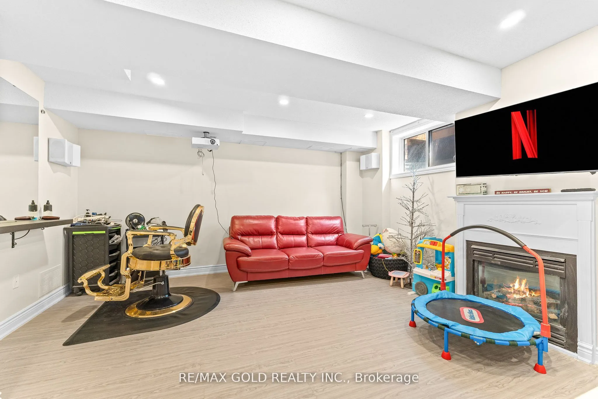 61 Nelson Street W, #6