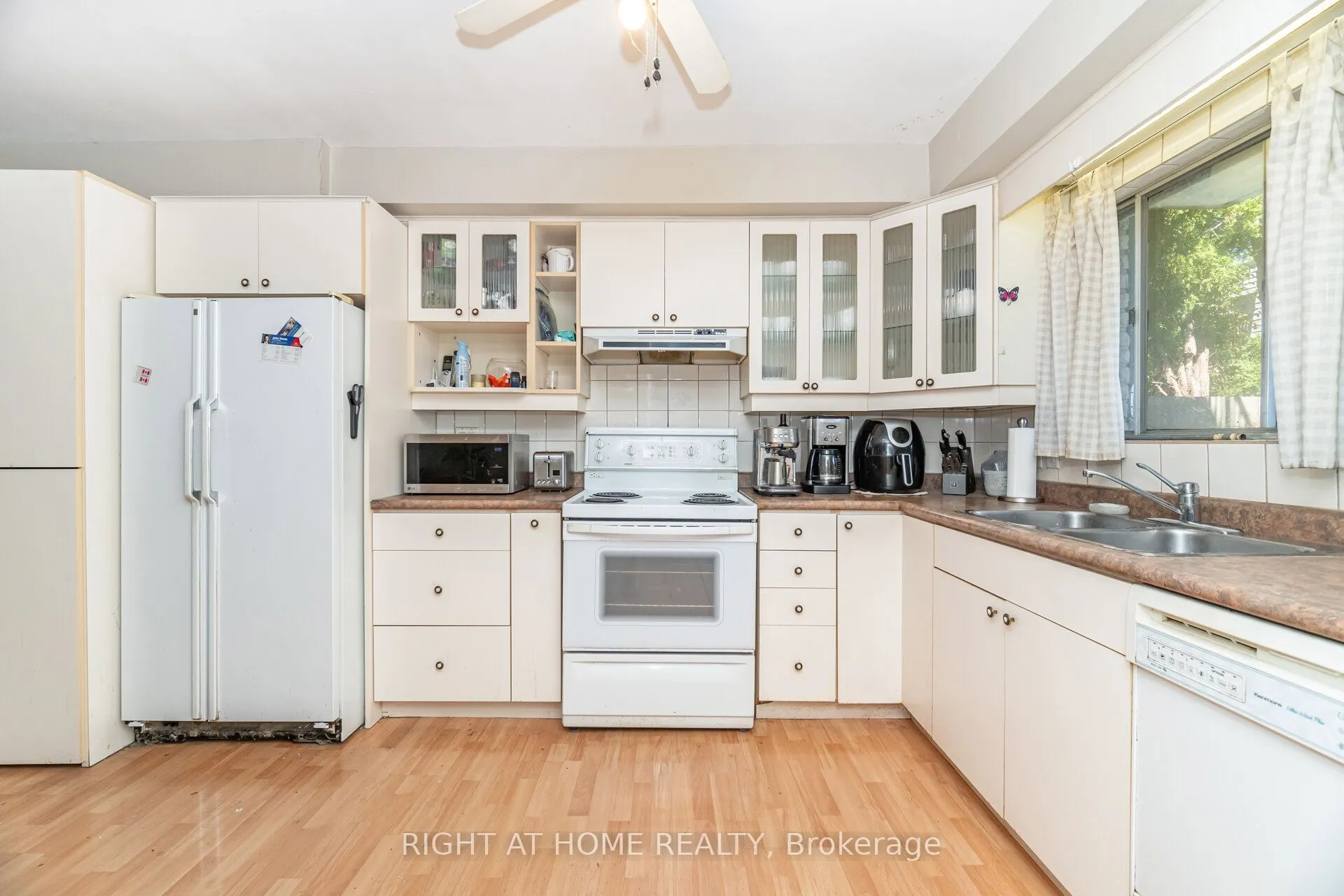 1250 Mississauga Valley Boulevard W, #13