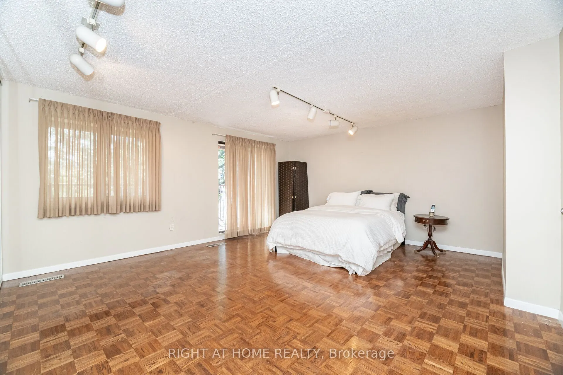 1250 Mississauga Valley Boulevard W, #13
