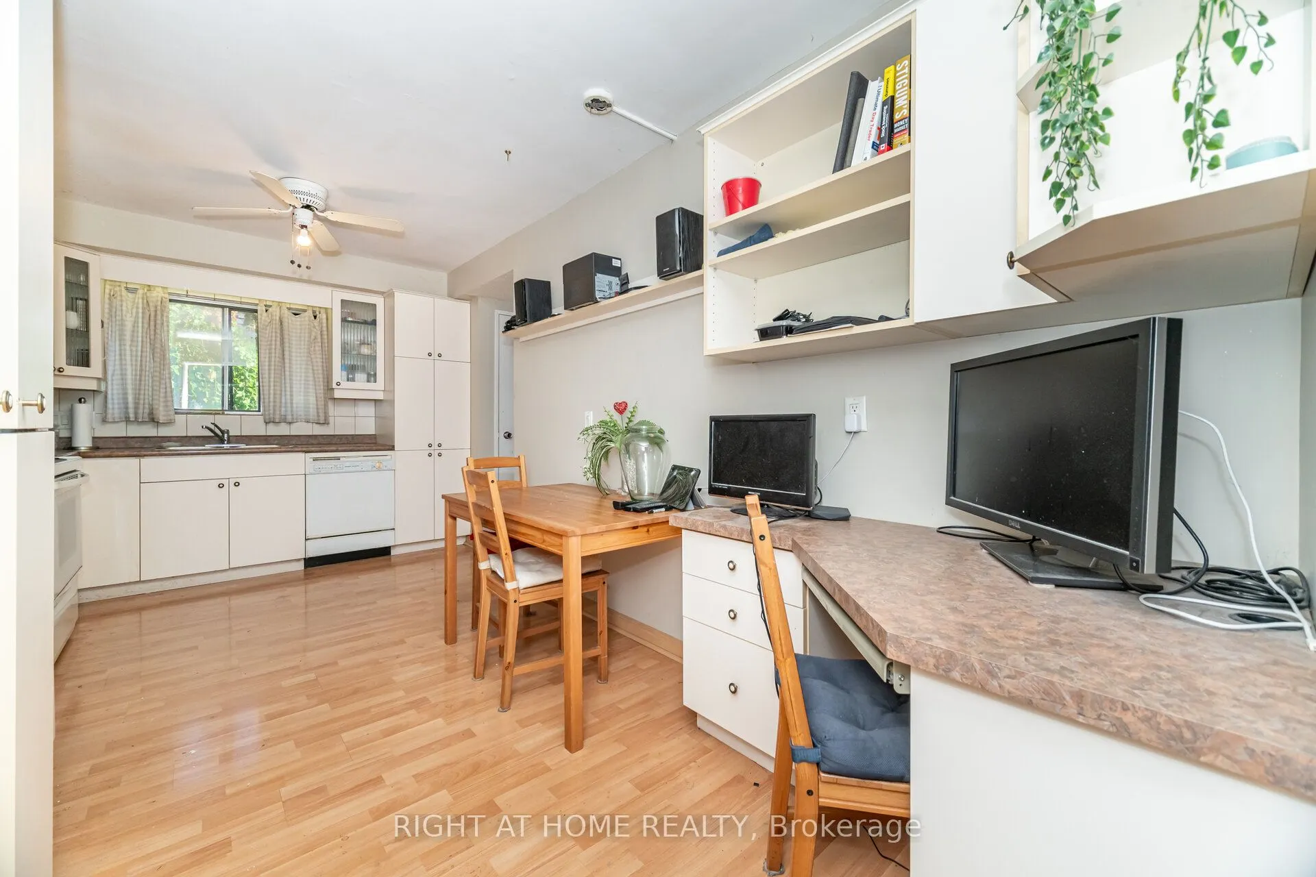 1250 Mississauga Valley Boulevard W, #13