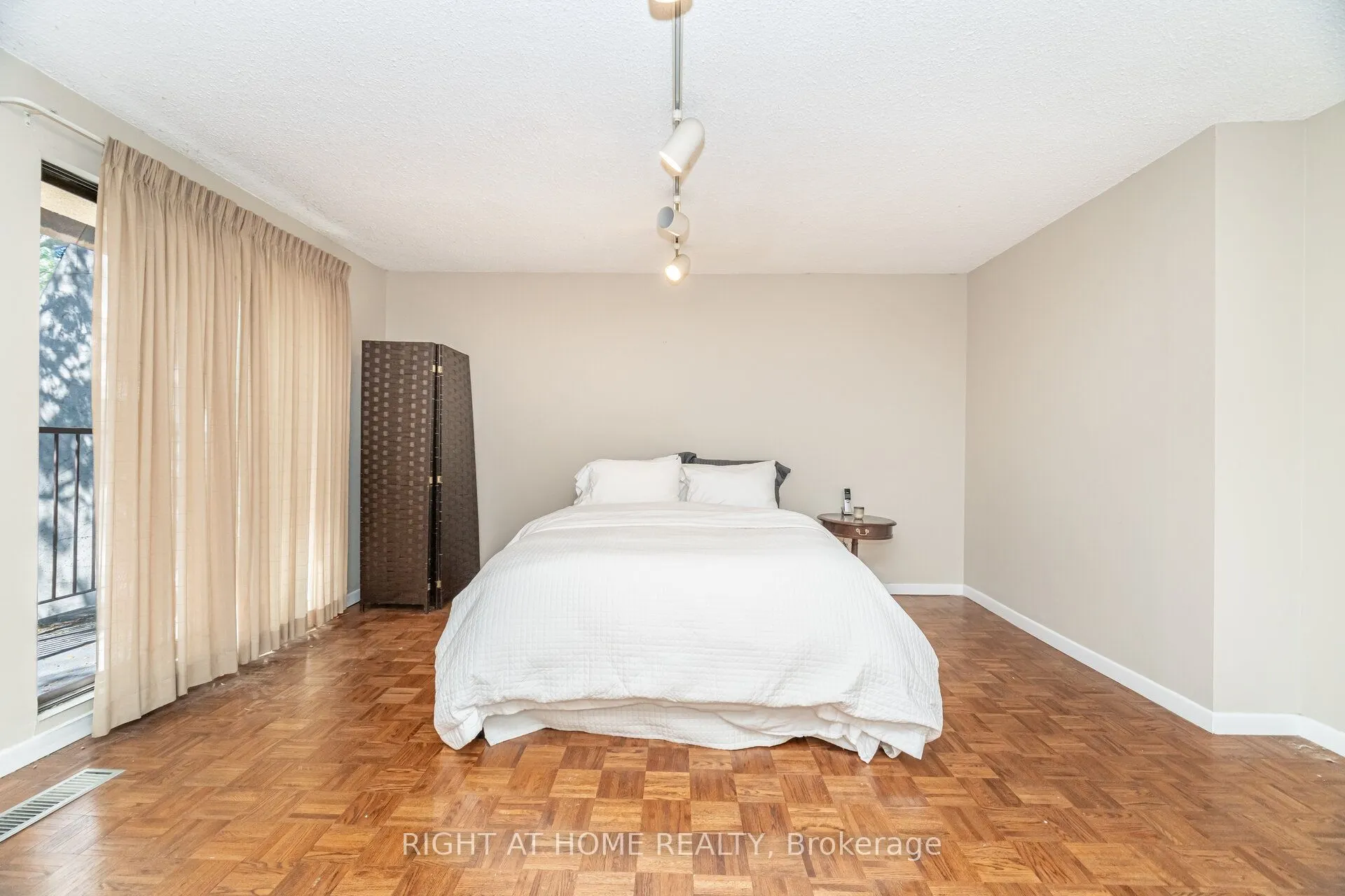 1250 Mississauga Valley Boulevard W, #13