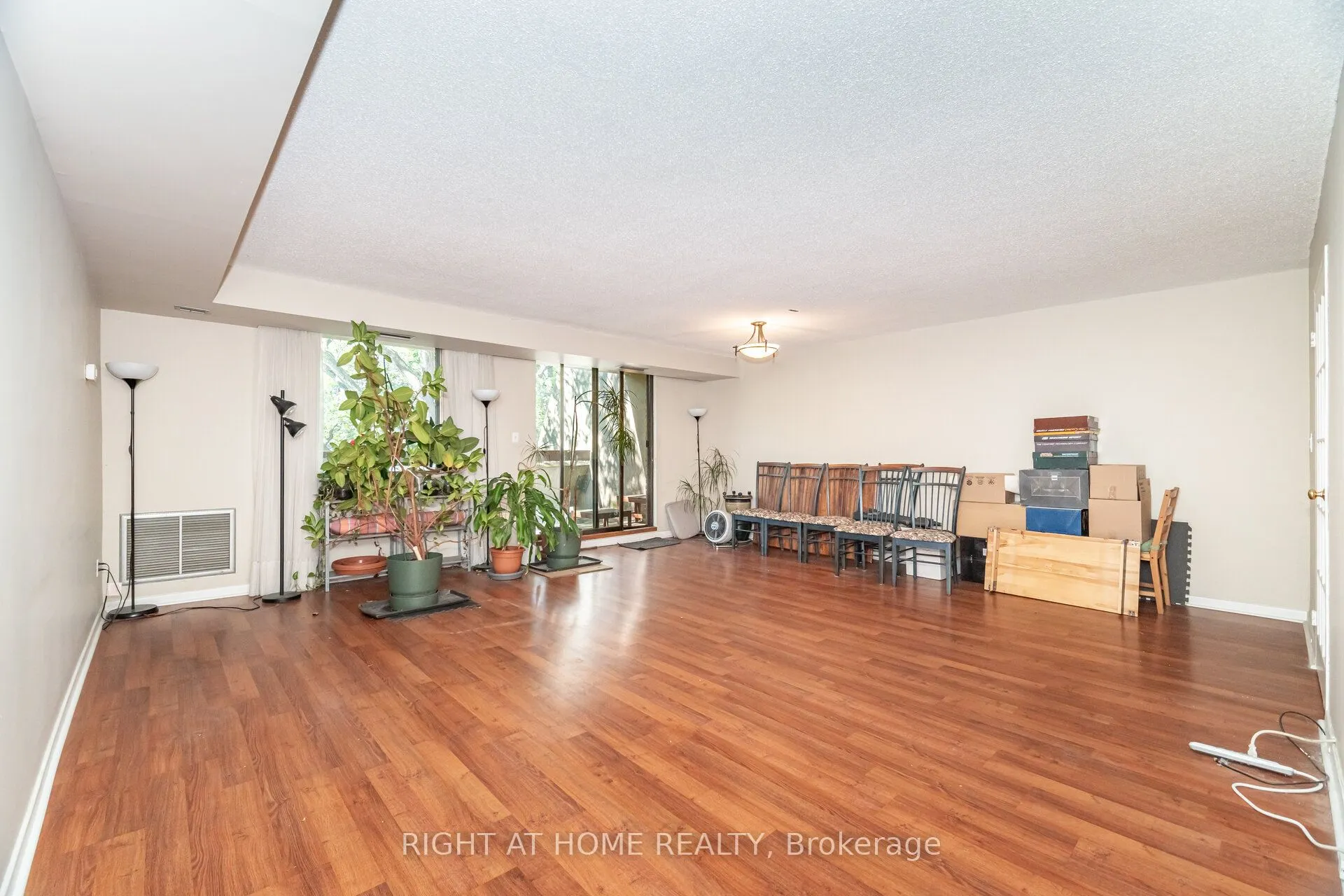 1250 Mississauga Valley Boulevard W, #13