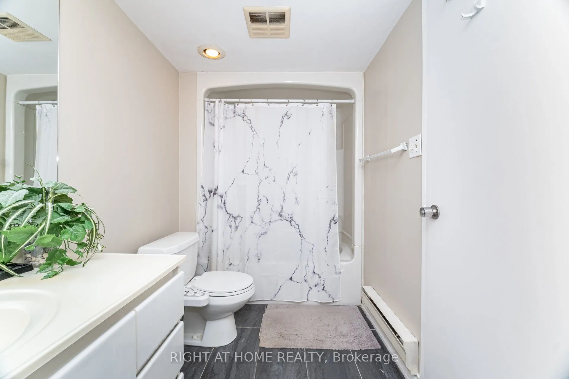 1250 Mississauga Valley Boulevard W, #13