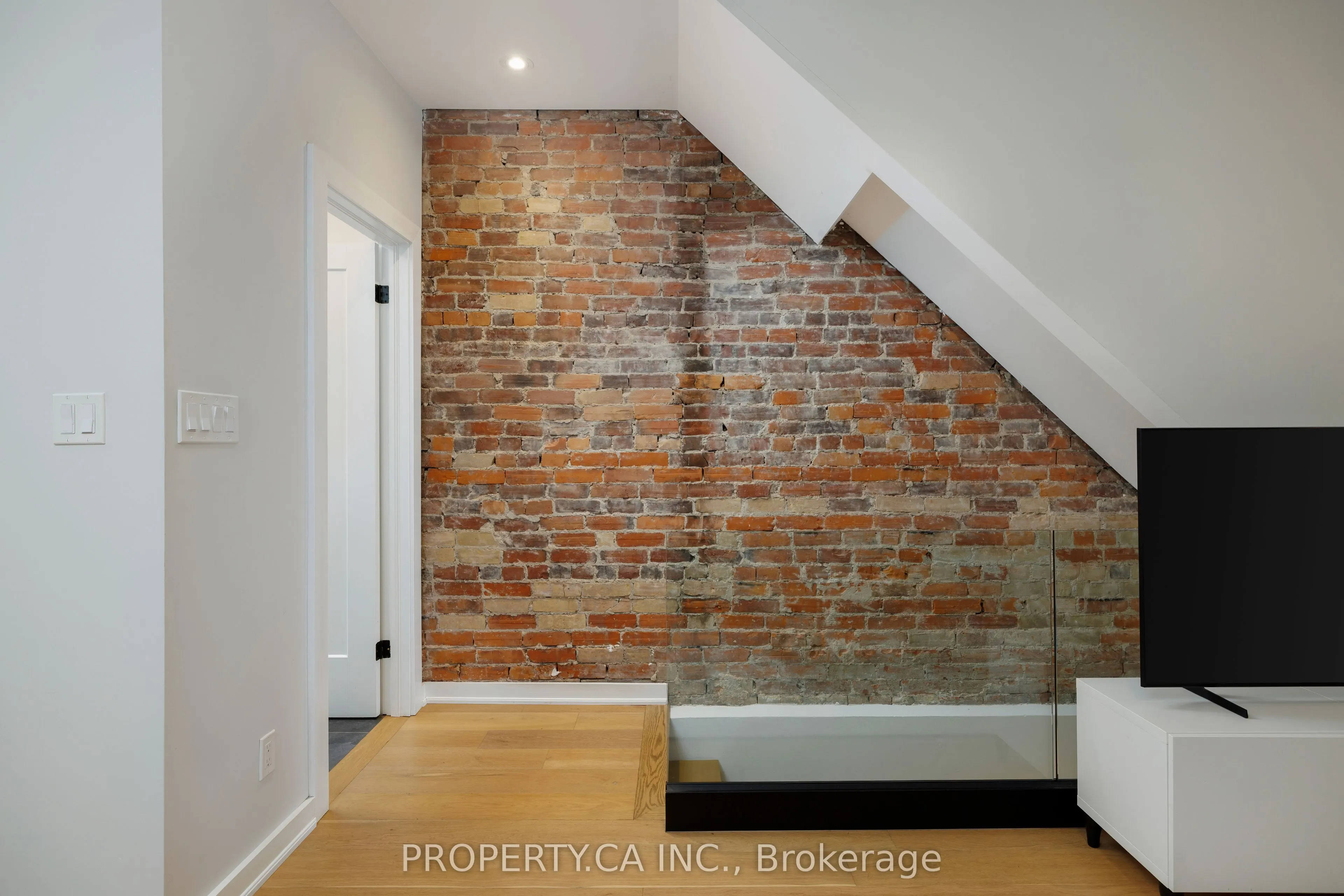79 Macdonell Avenue