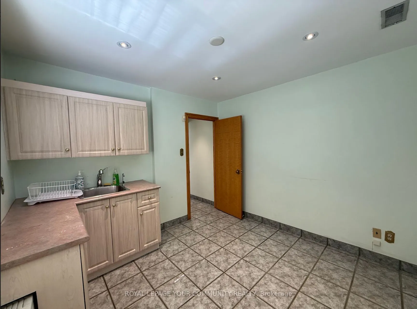 795 Wilson Avenue W