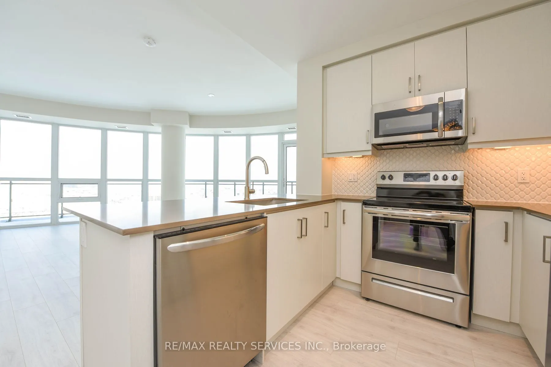 15 Lynch Street, #2103