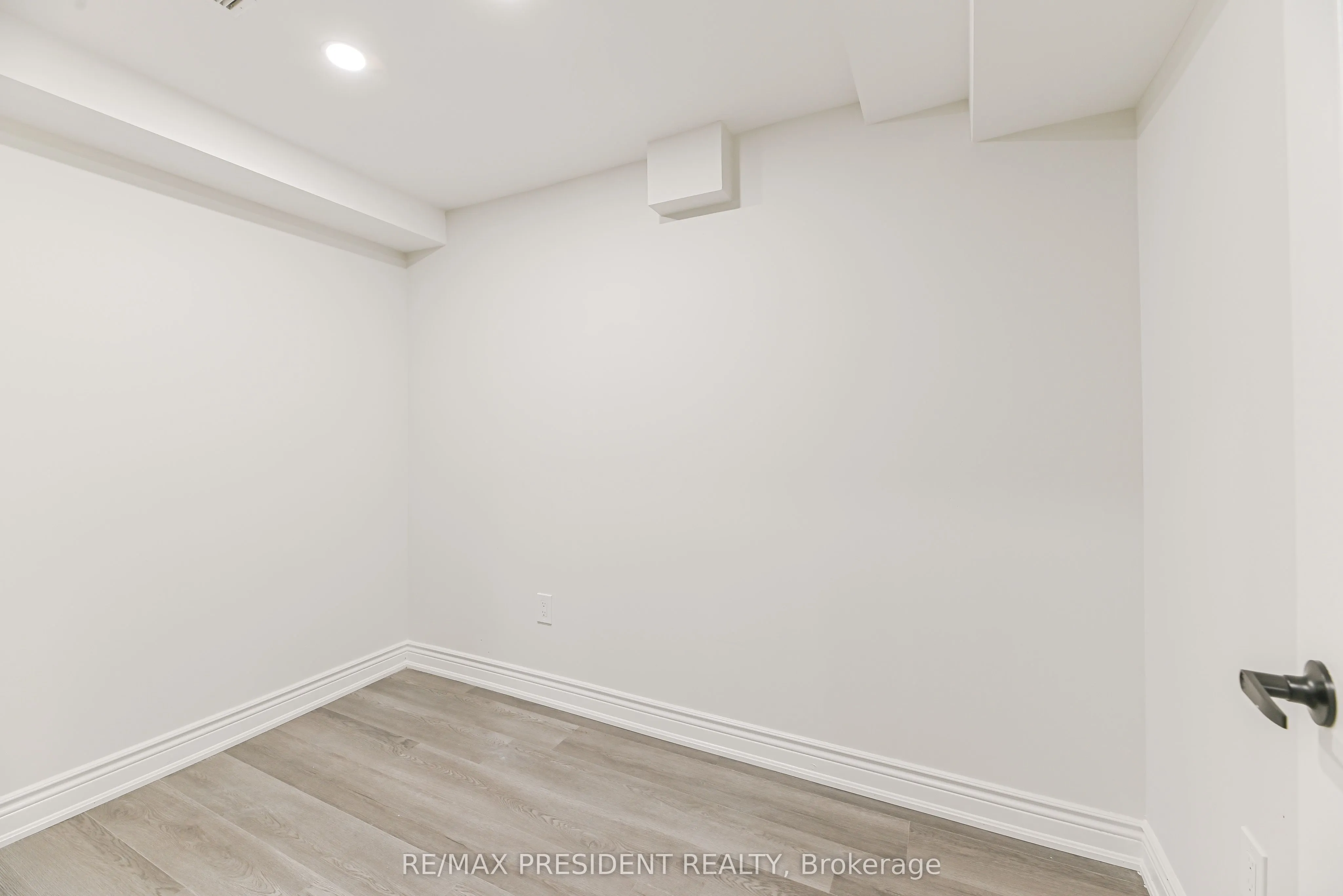 4 Lawnview Court