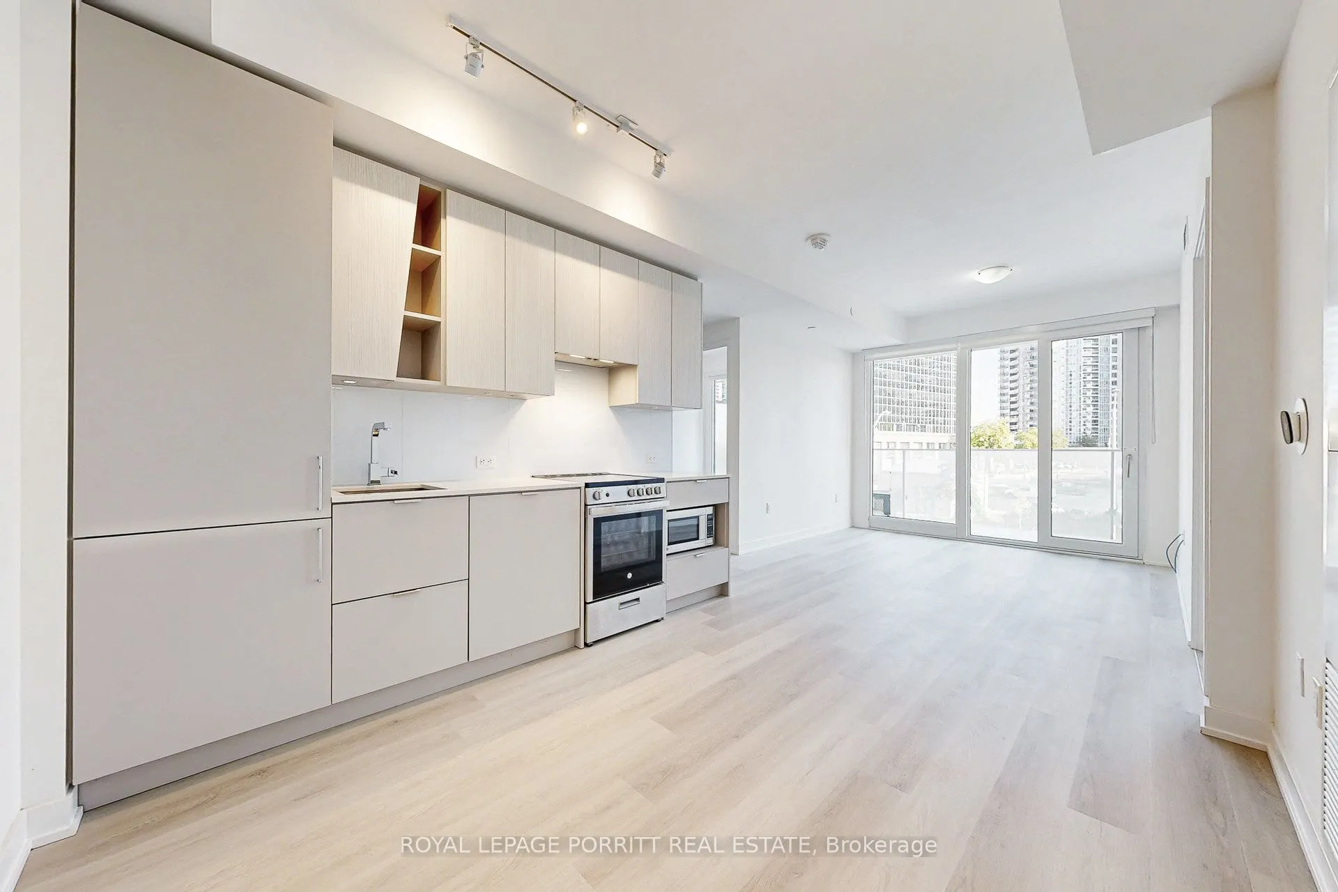 3883 Quartz Road, #202