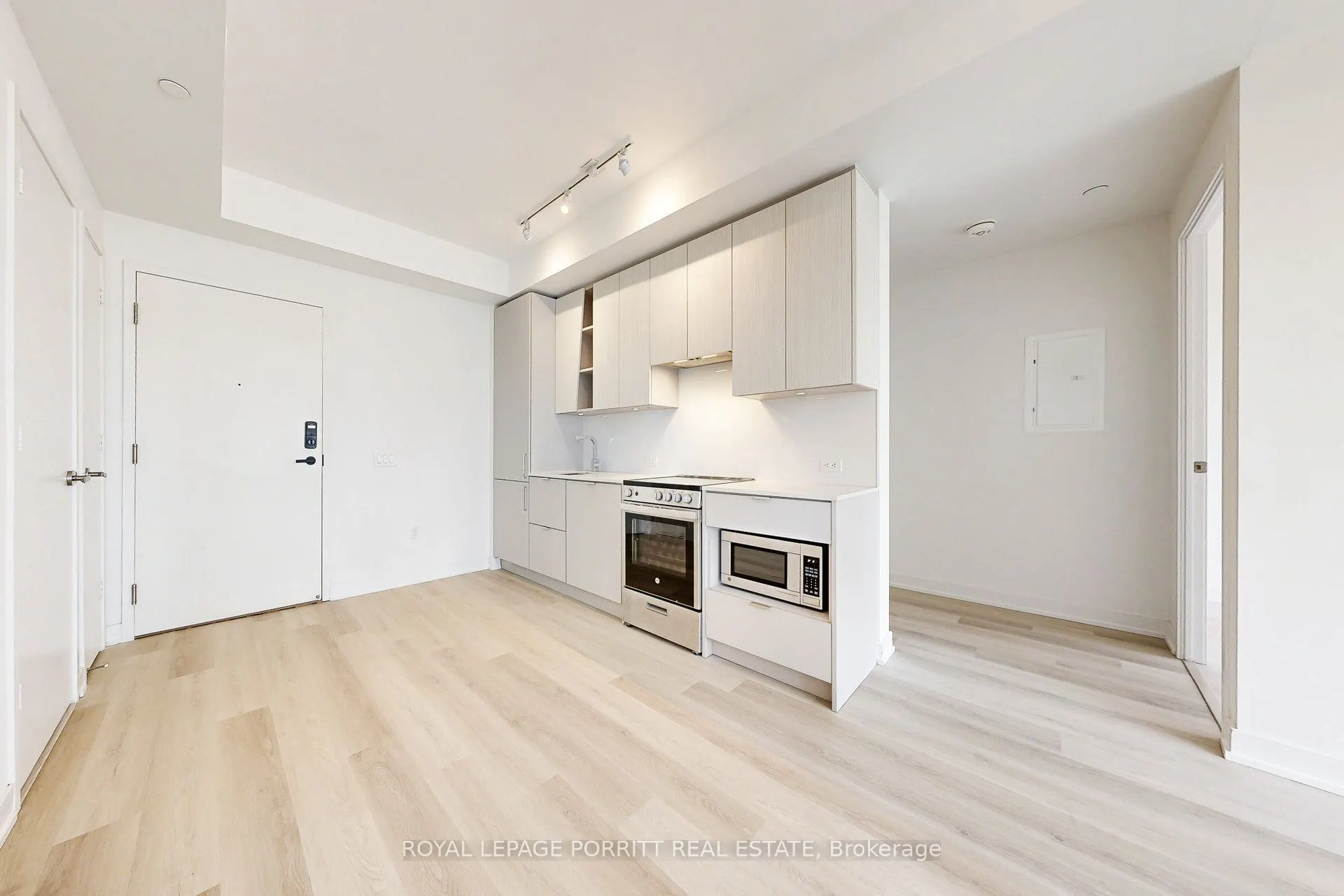 3883 Quartz Road, #202