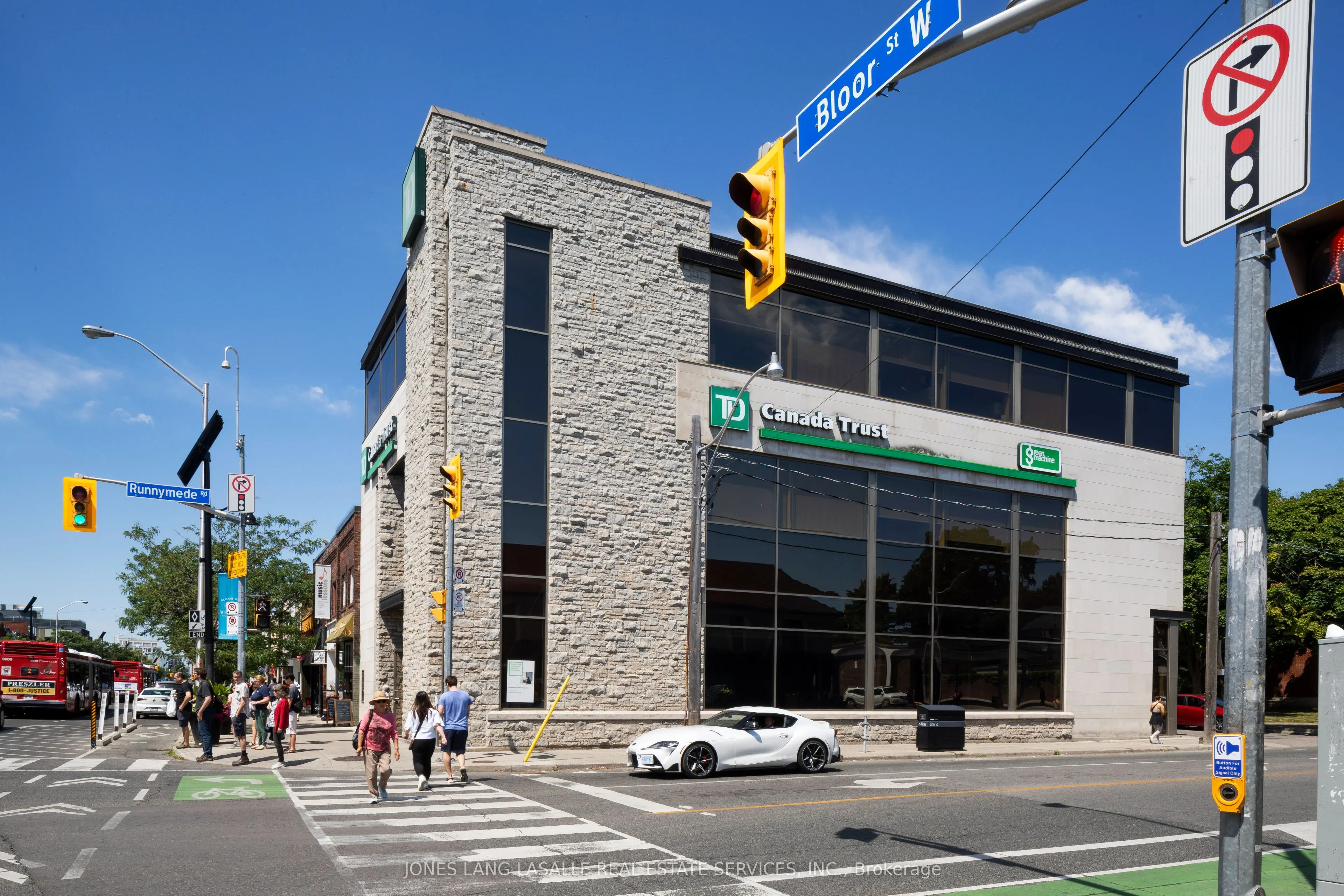 2220 Bloor Street W