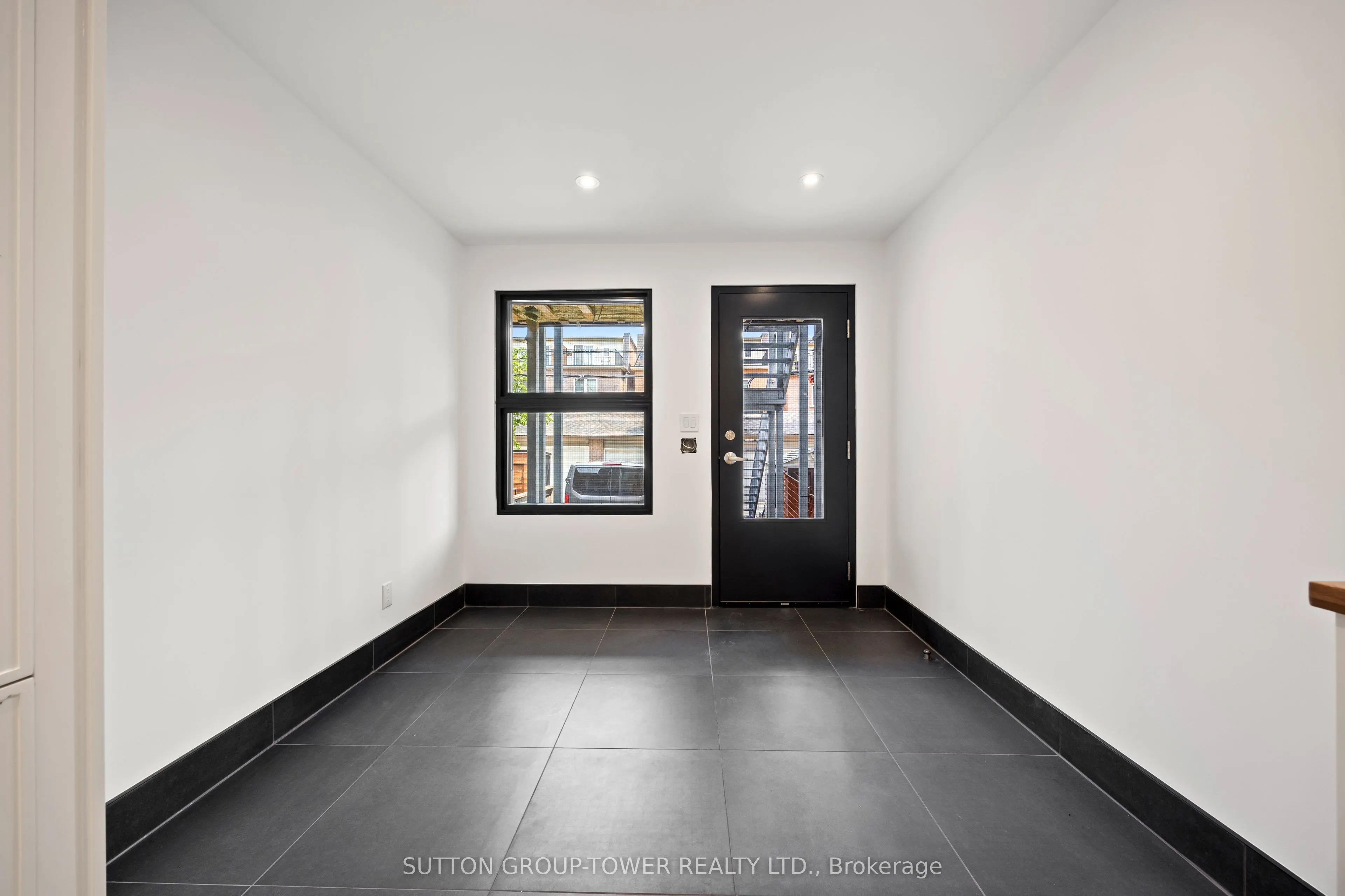 105 Campbell Avenue S, #2