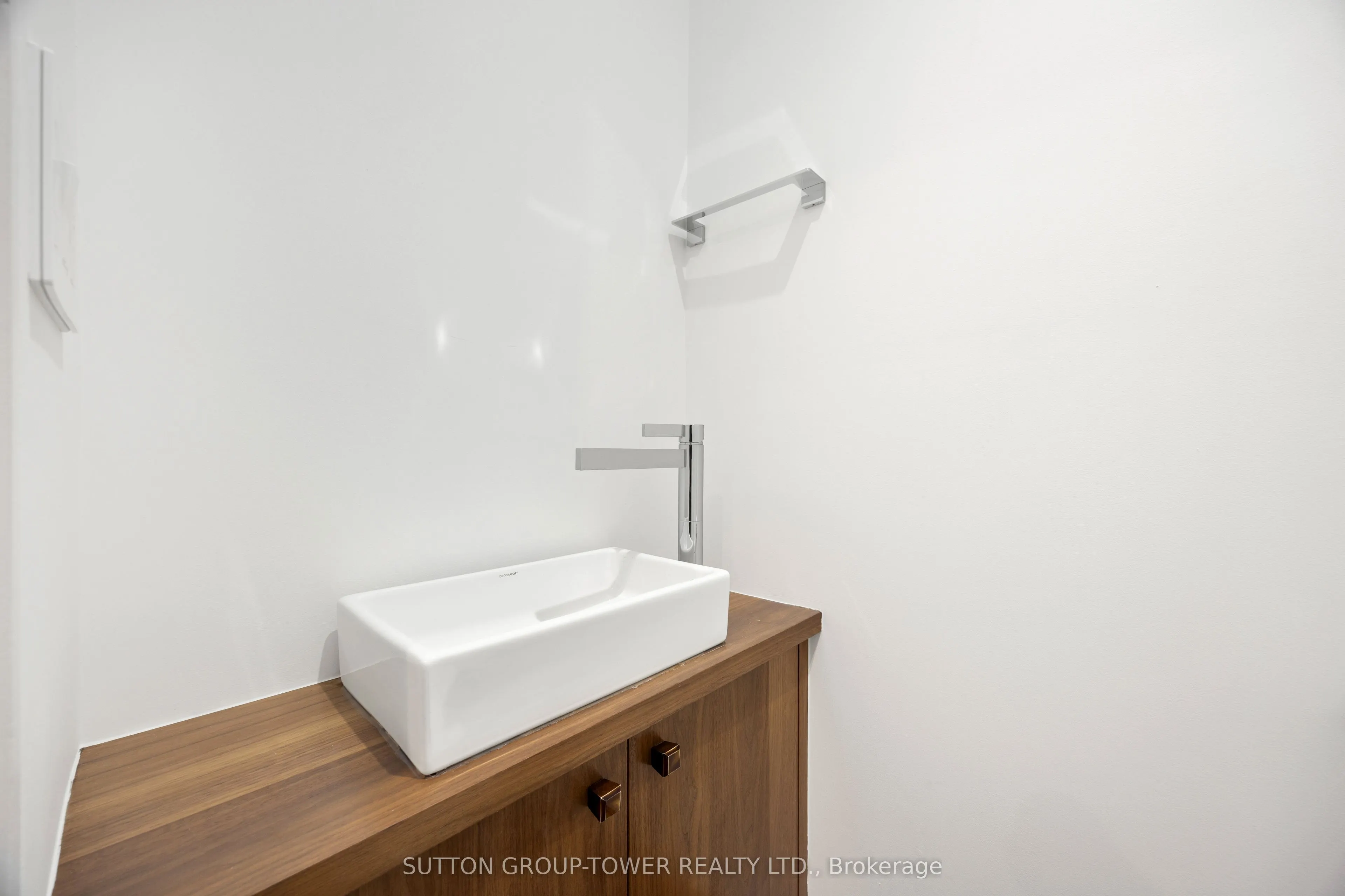 105 Campbell Avenue S, #2