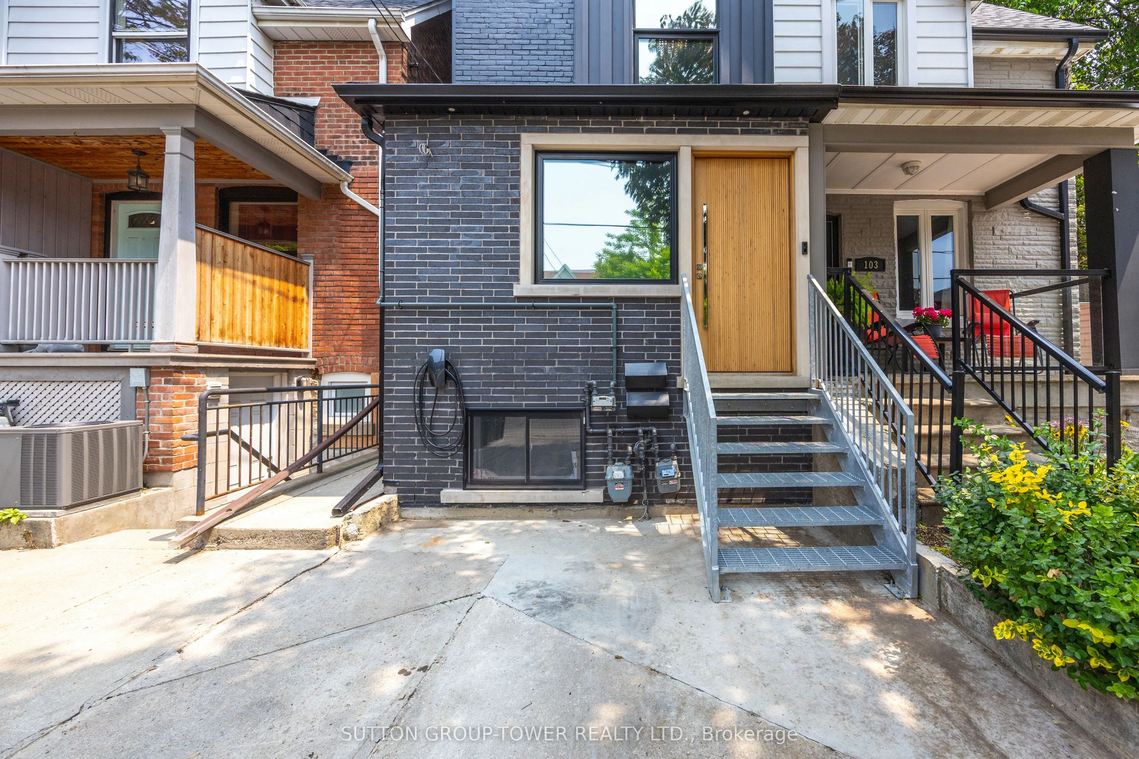 105 Campbell Avenue S, #2
