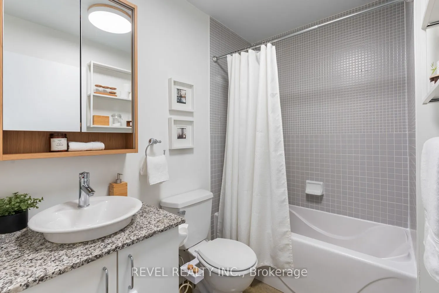 369 Sorauren Ave Avenue, #204