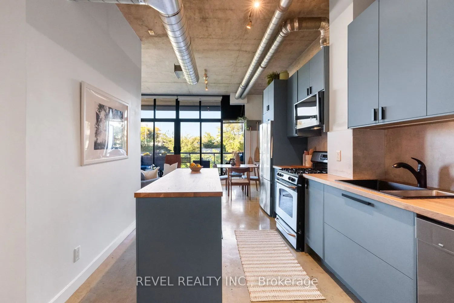369 Sorauren Ave Avenue, #204