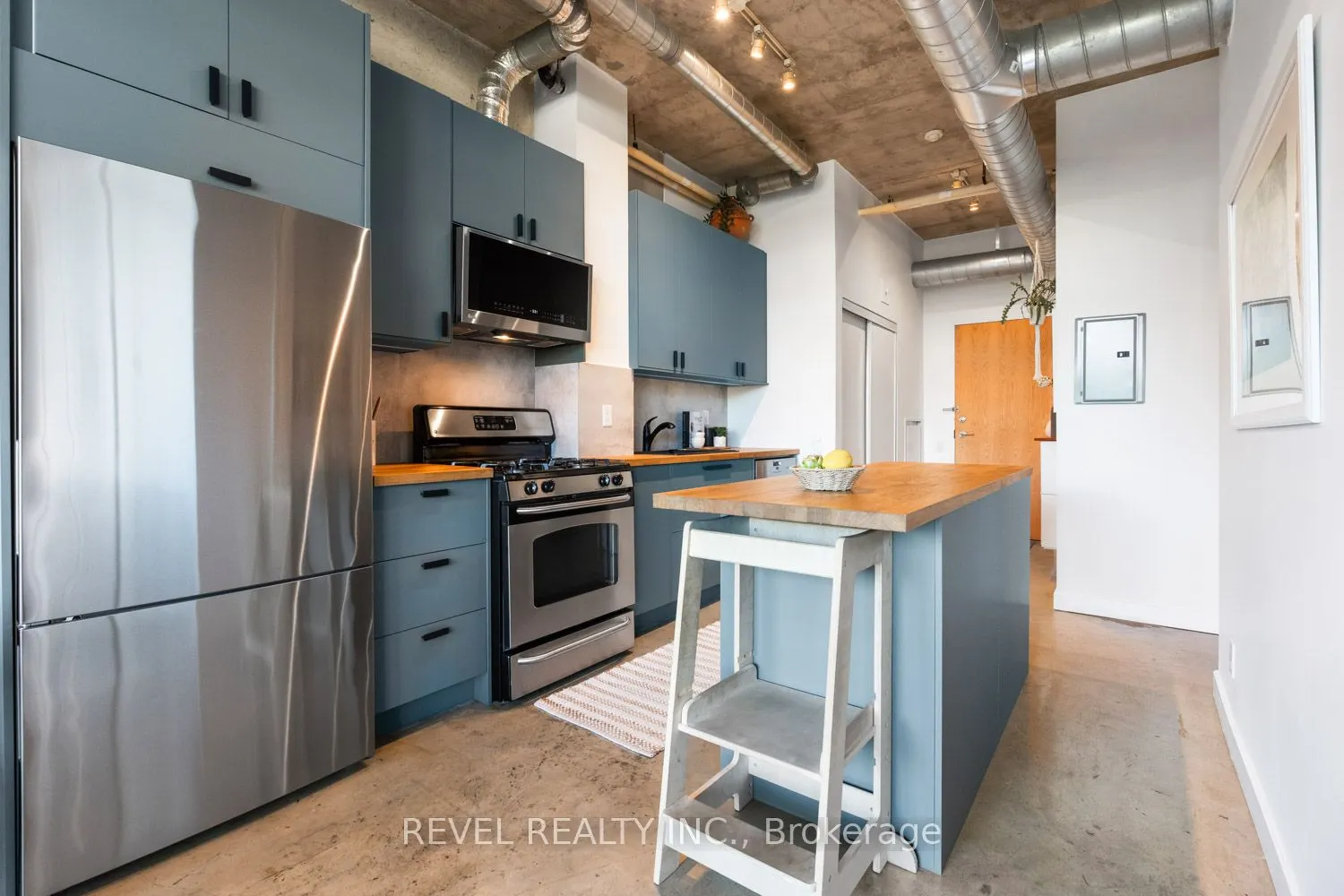 369 Sorauren Ave Avenue, #204