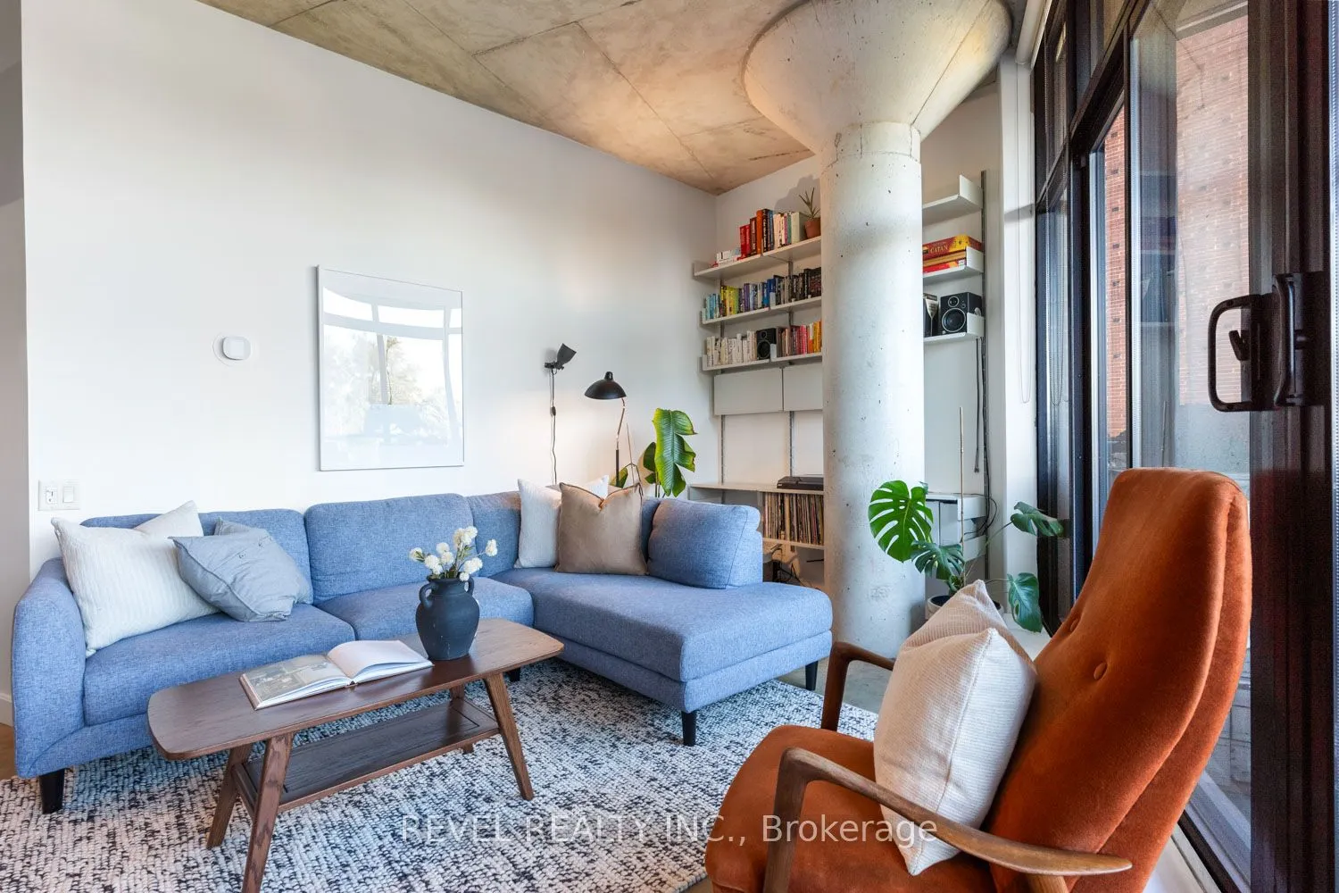 369 Sorauren Ave Avenue, #204