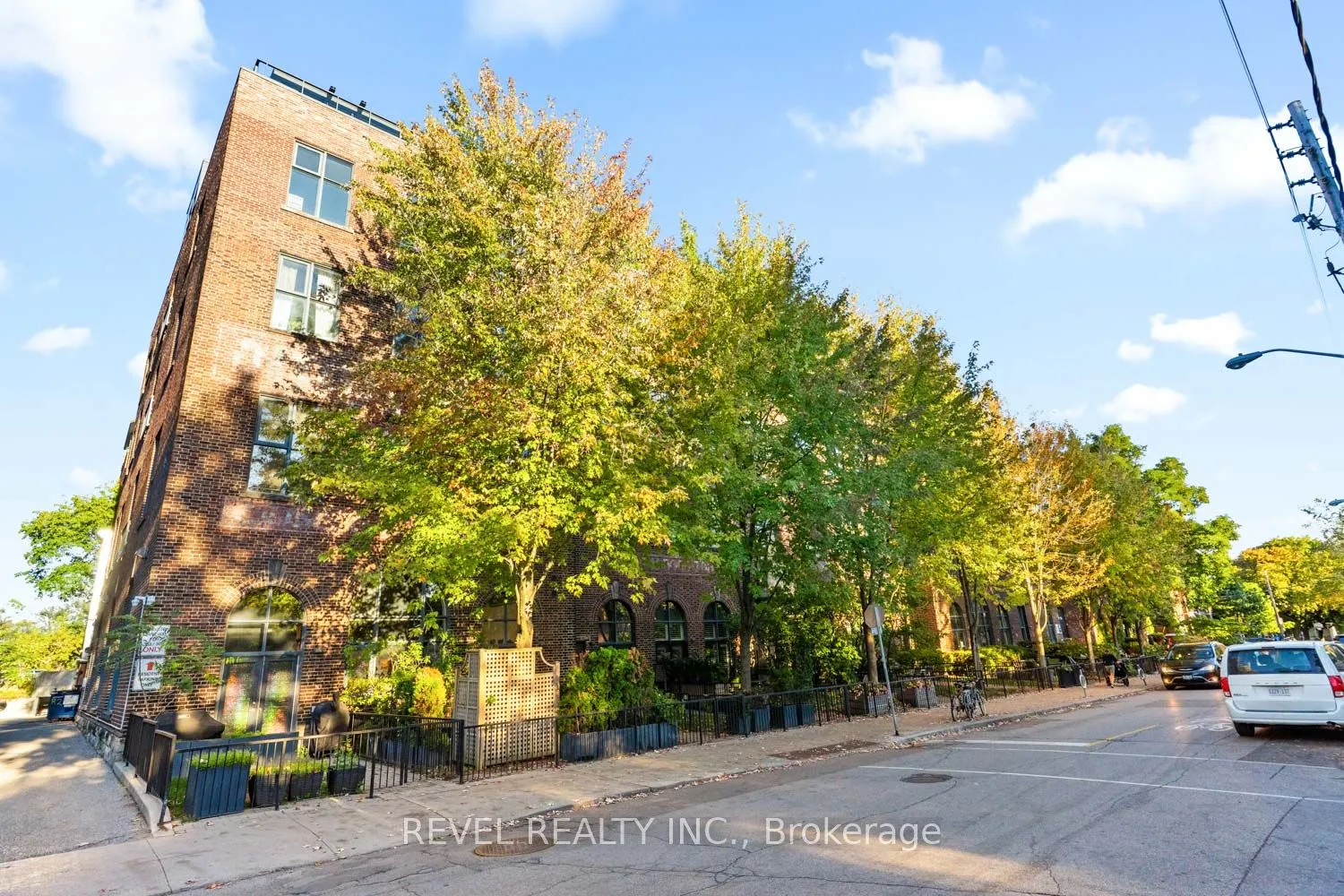 369 Sorauren Ave Avenue, #204