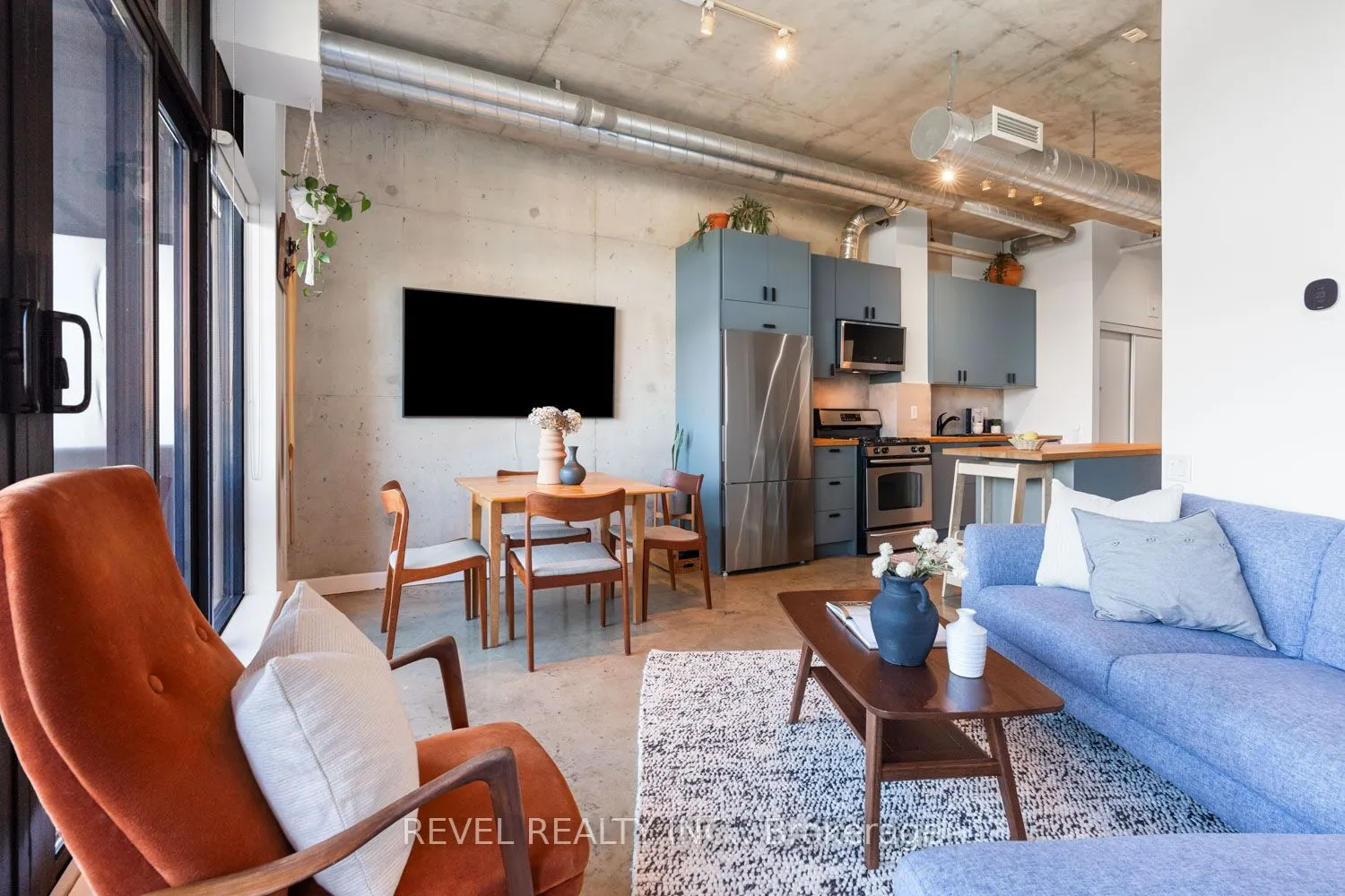 369 Sorauren Ave Avenue, #204