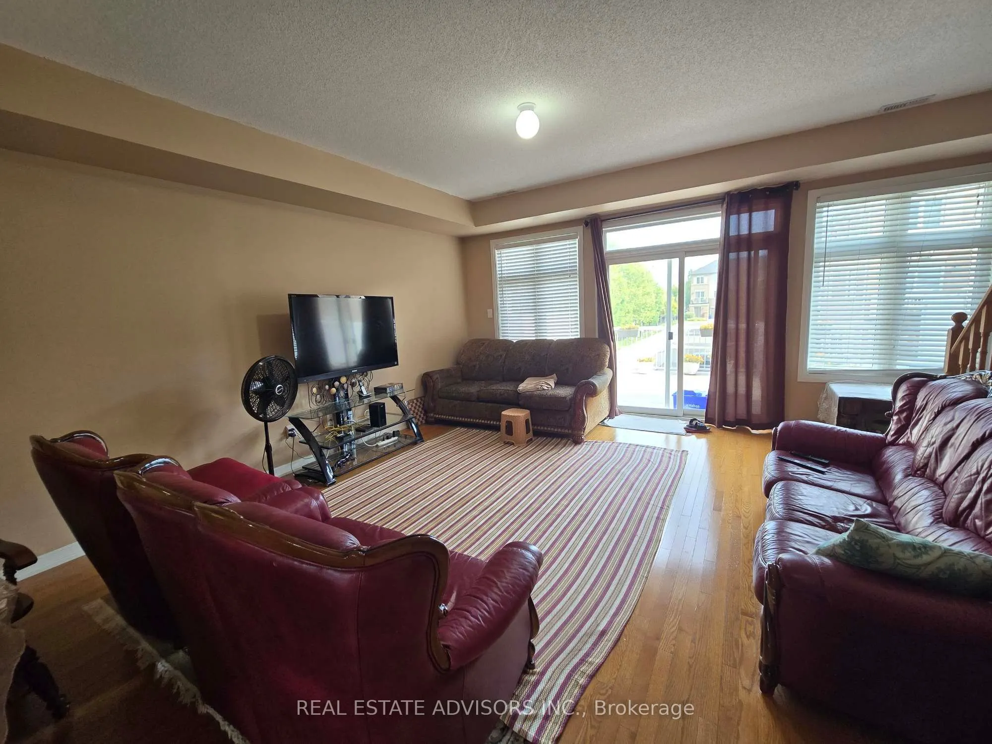 1272 Main Street E