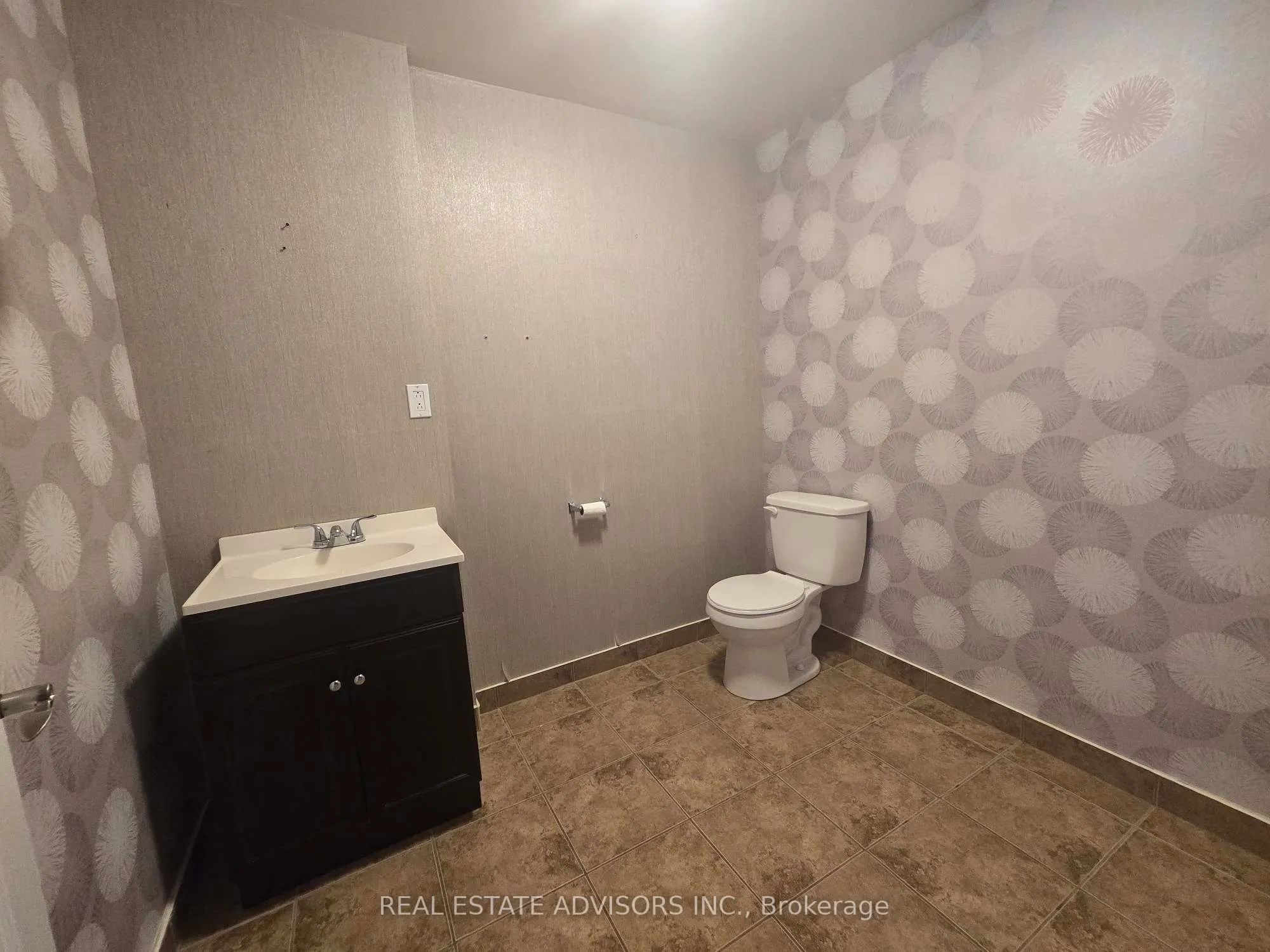 1272 Main Street E