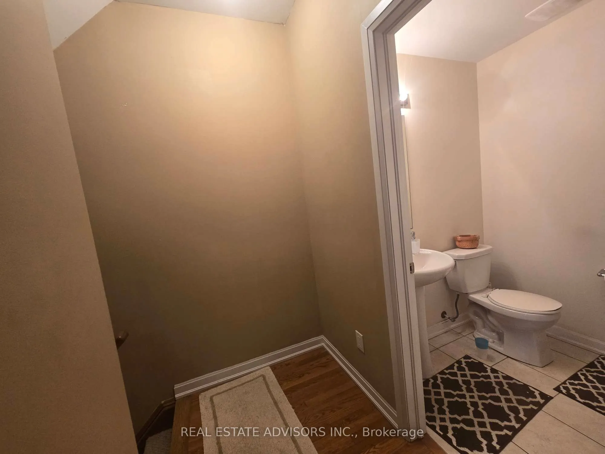 1272 Main Street E