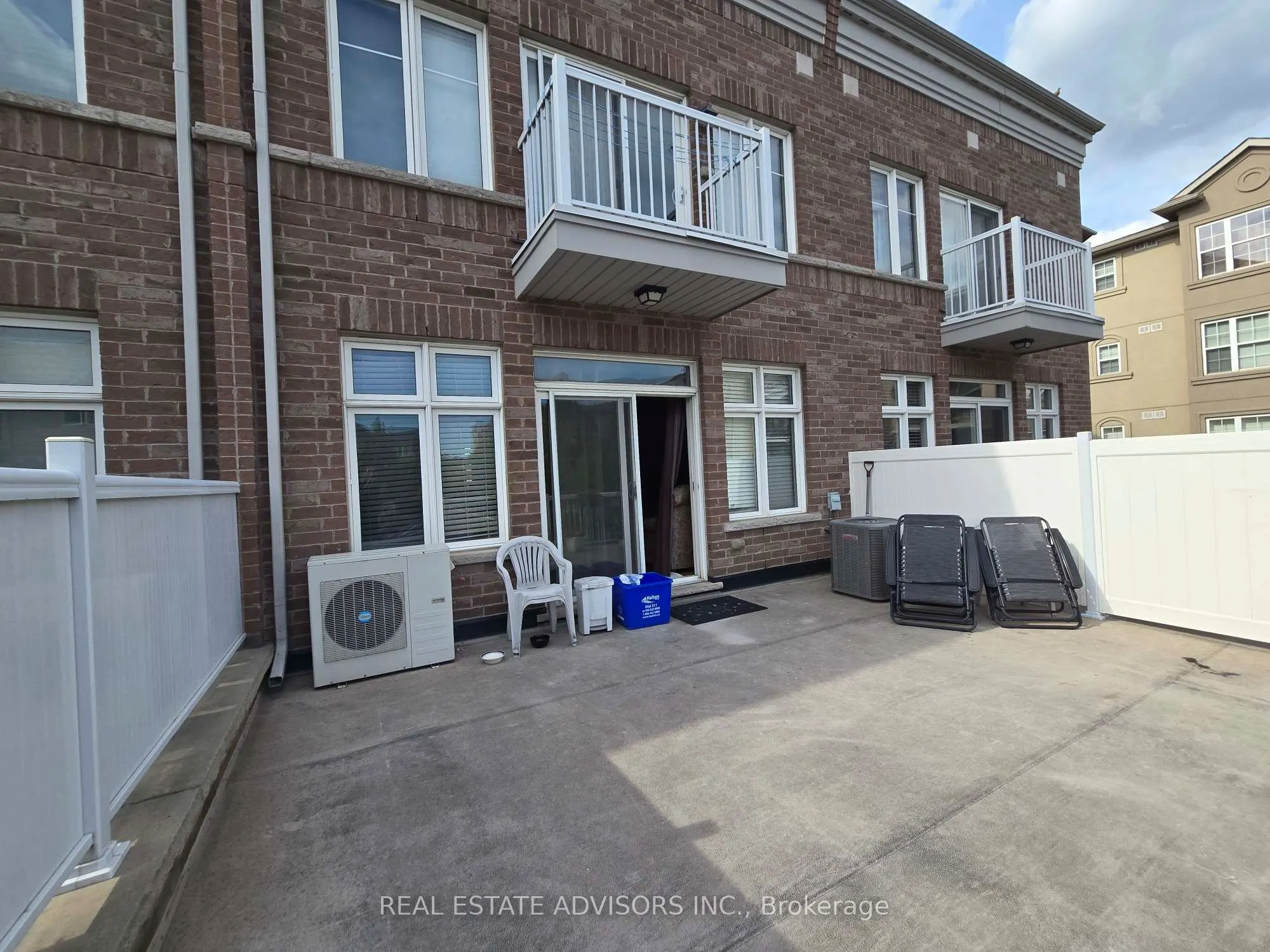 1272 Main Street E