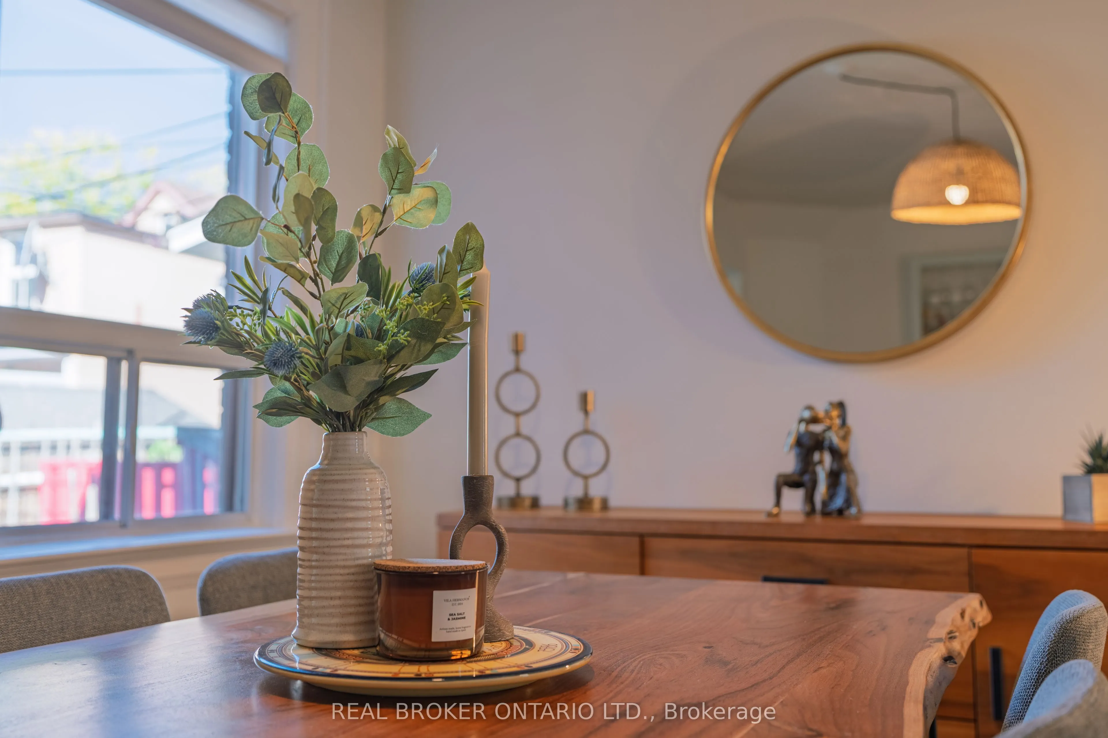 204 Earlscourt Avenue W