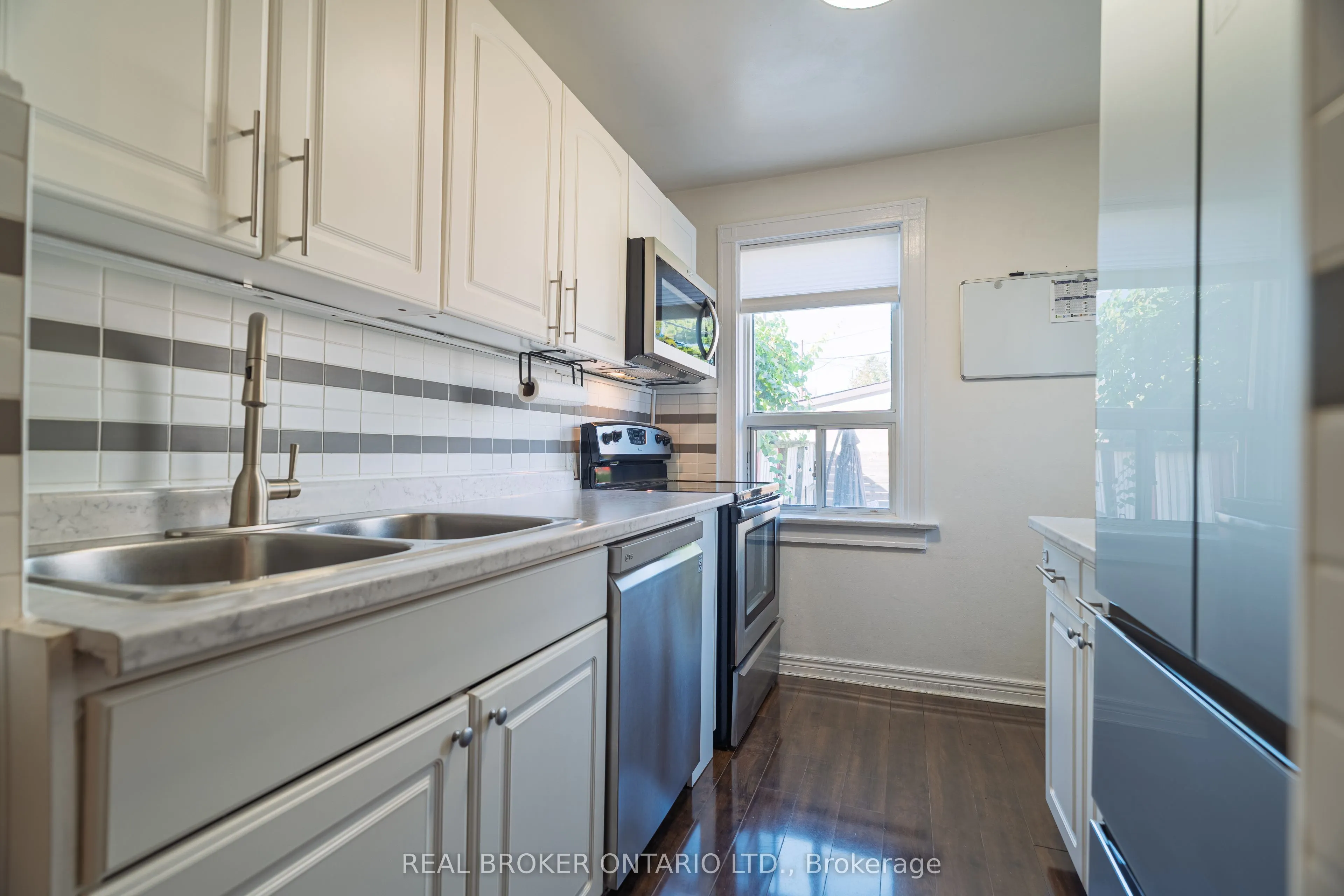 204 Earlscourt Avenue W