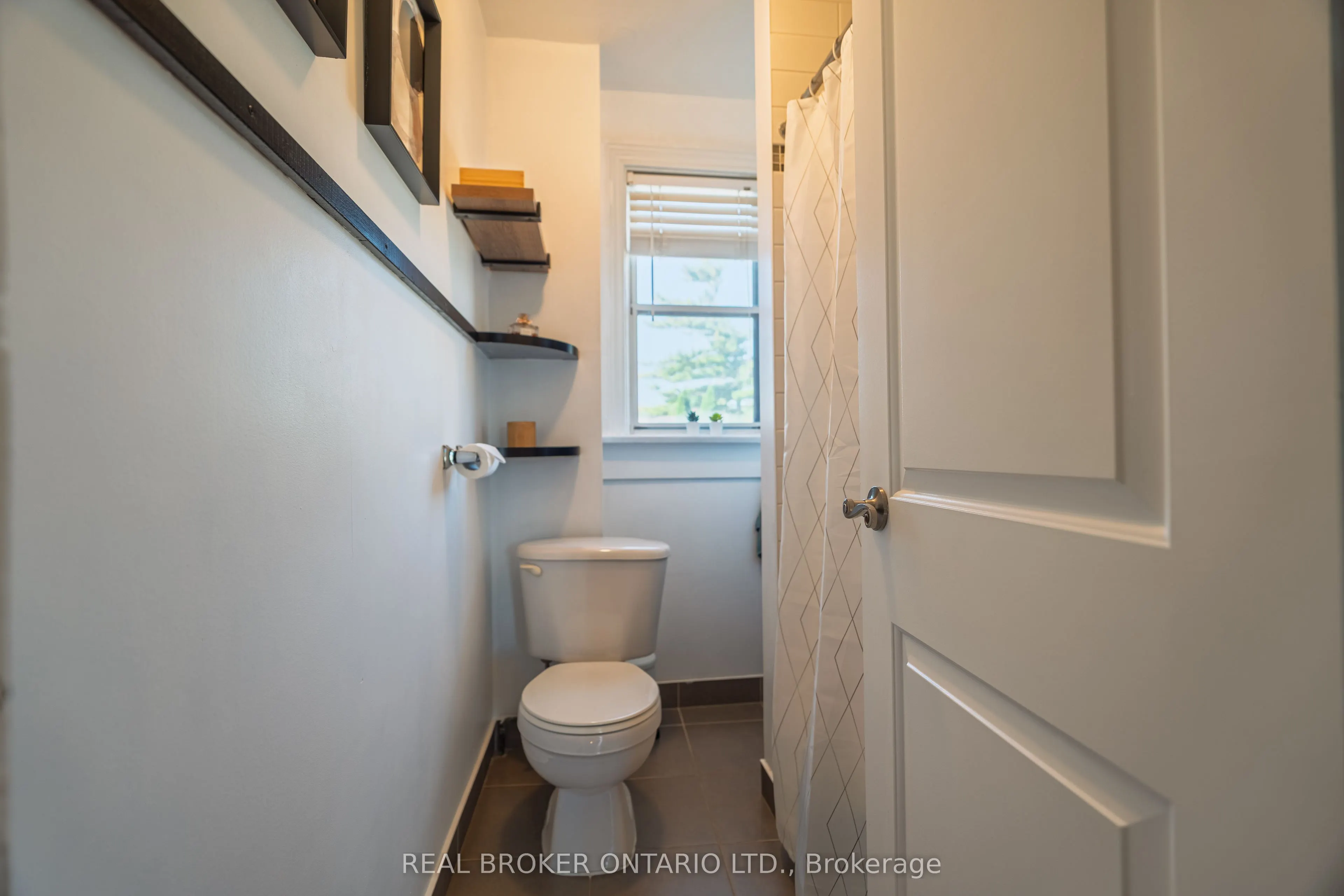 204 Earlscourt Avenue W