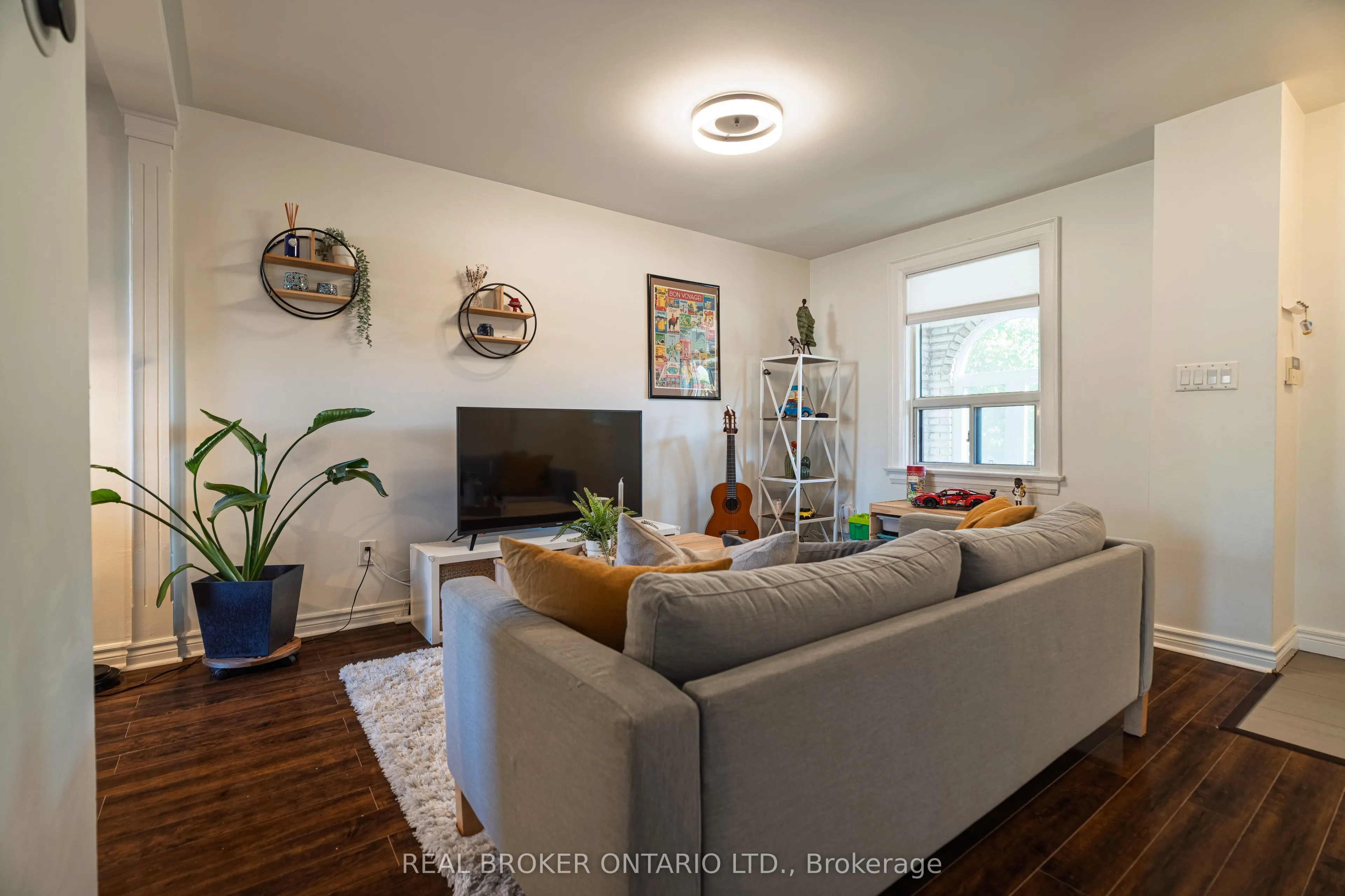 204 Earlscourt Avenue W