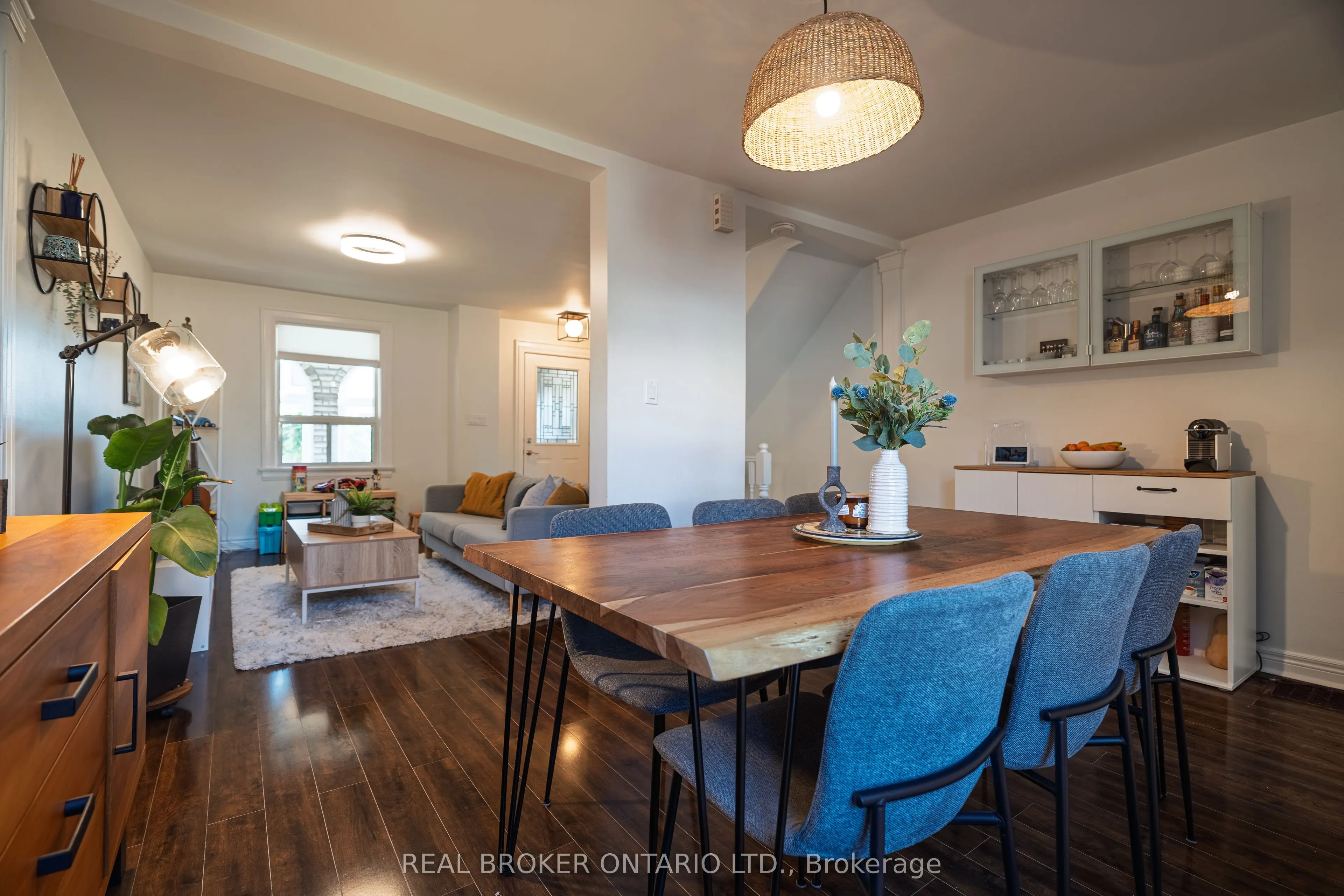 204 Earlscourt Avenue W