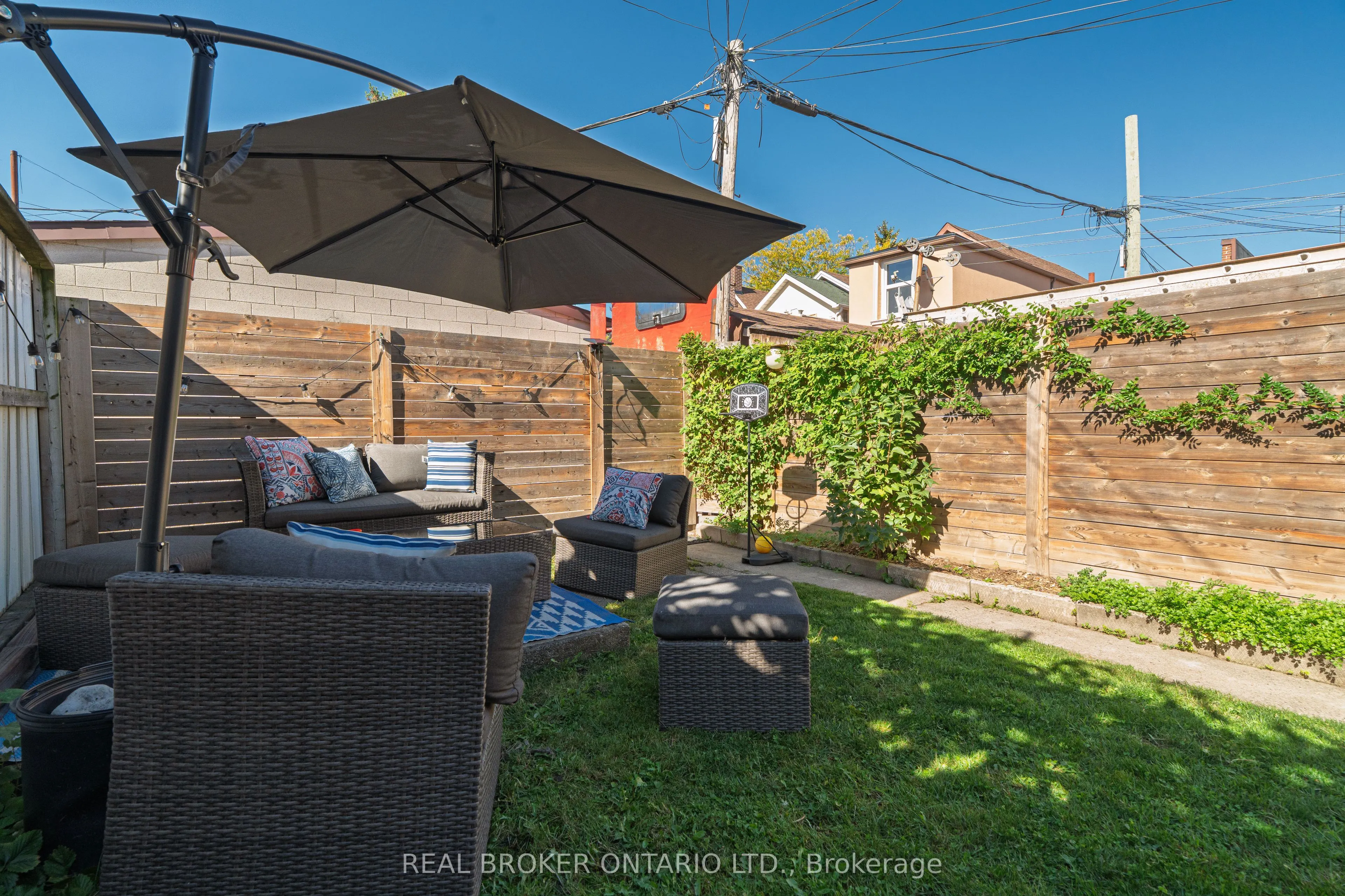 204 Earlscourt Avenue W