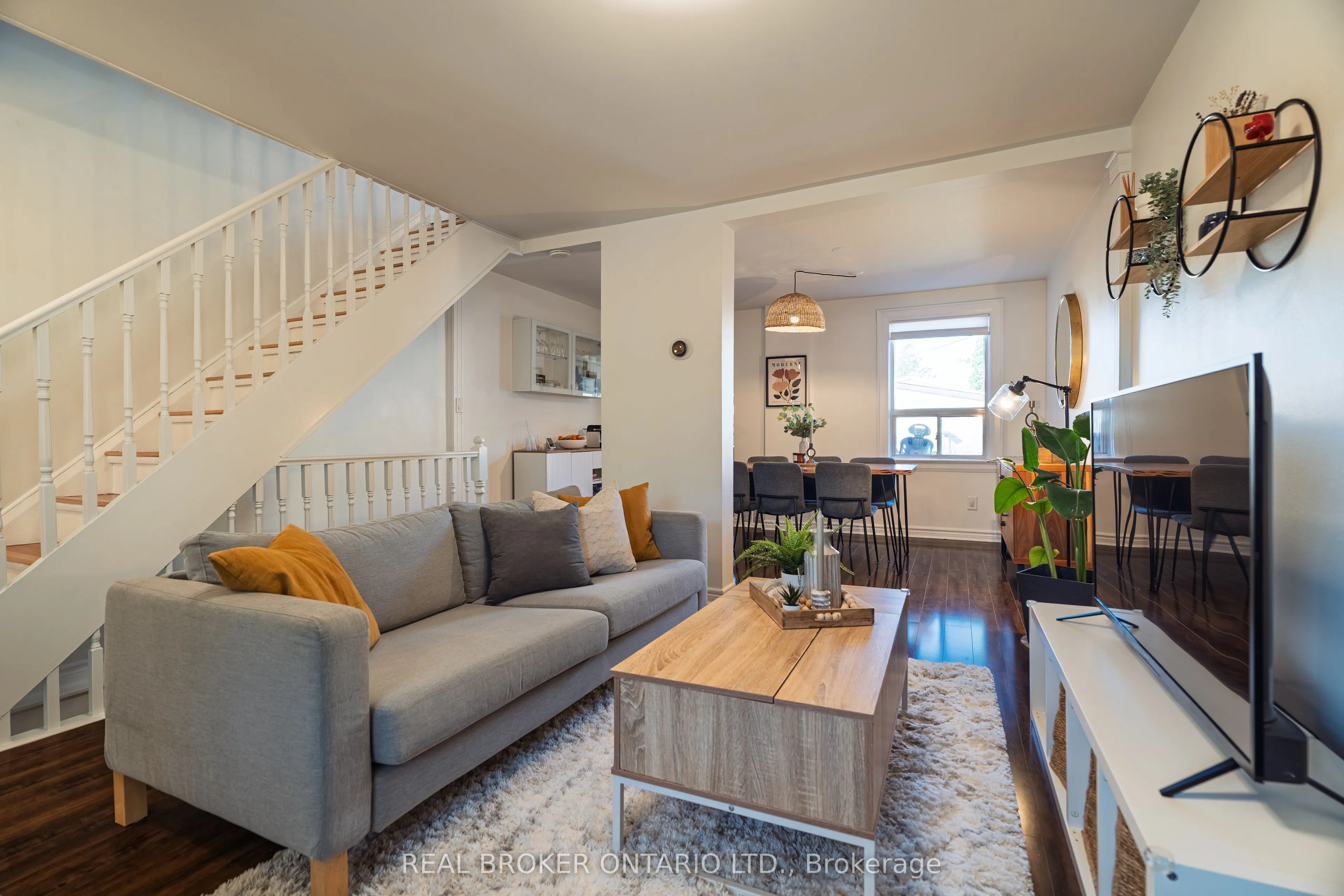 204 Earlscourt Avenue W