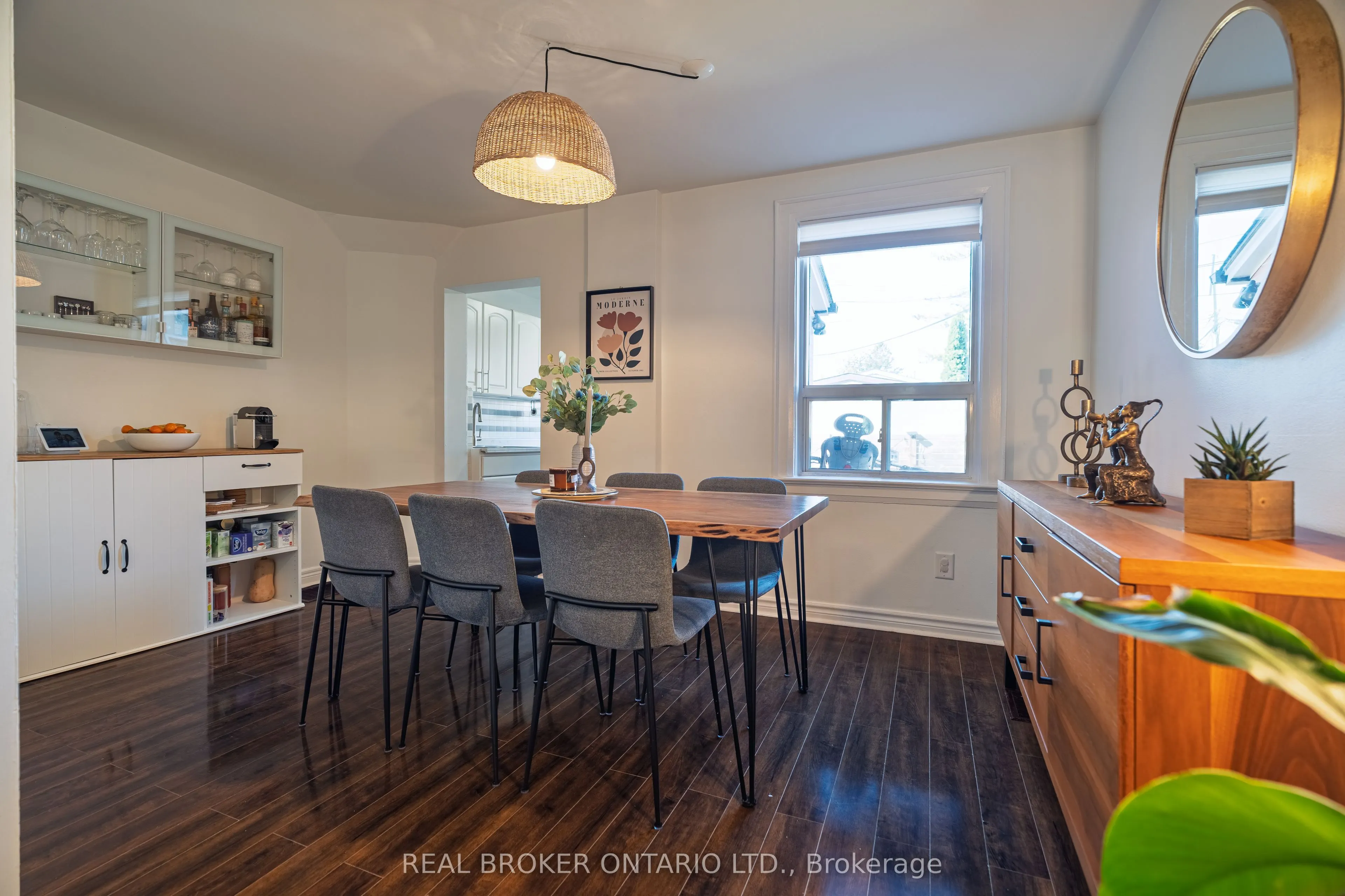204 Earlscourt Avenue W