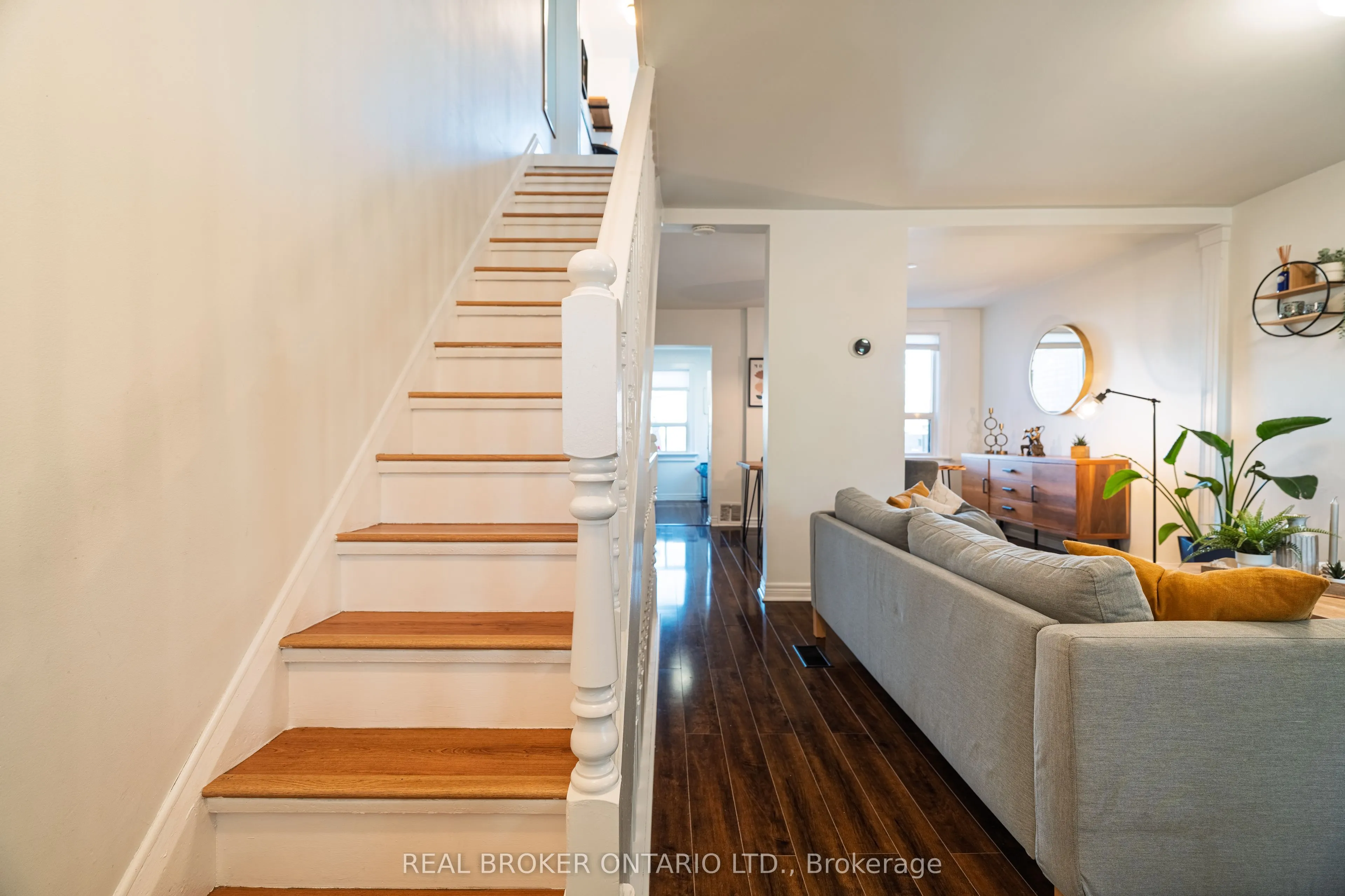 204 Earlscourt Avenue W