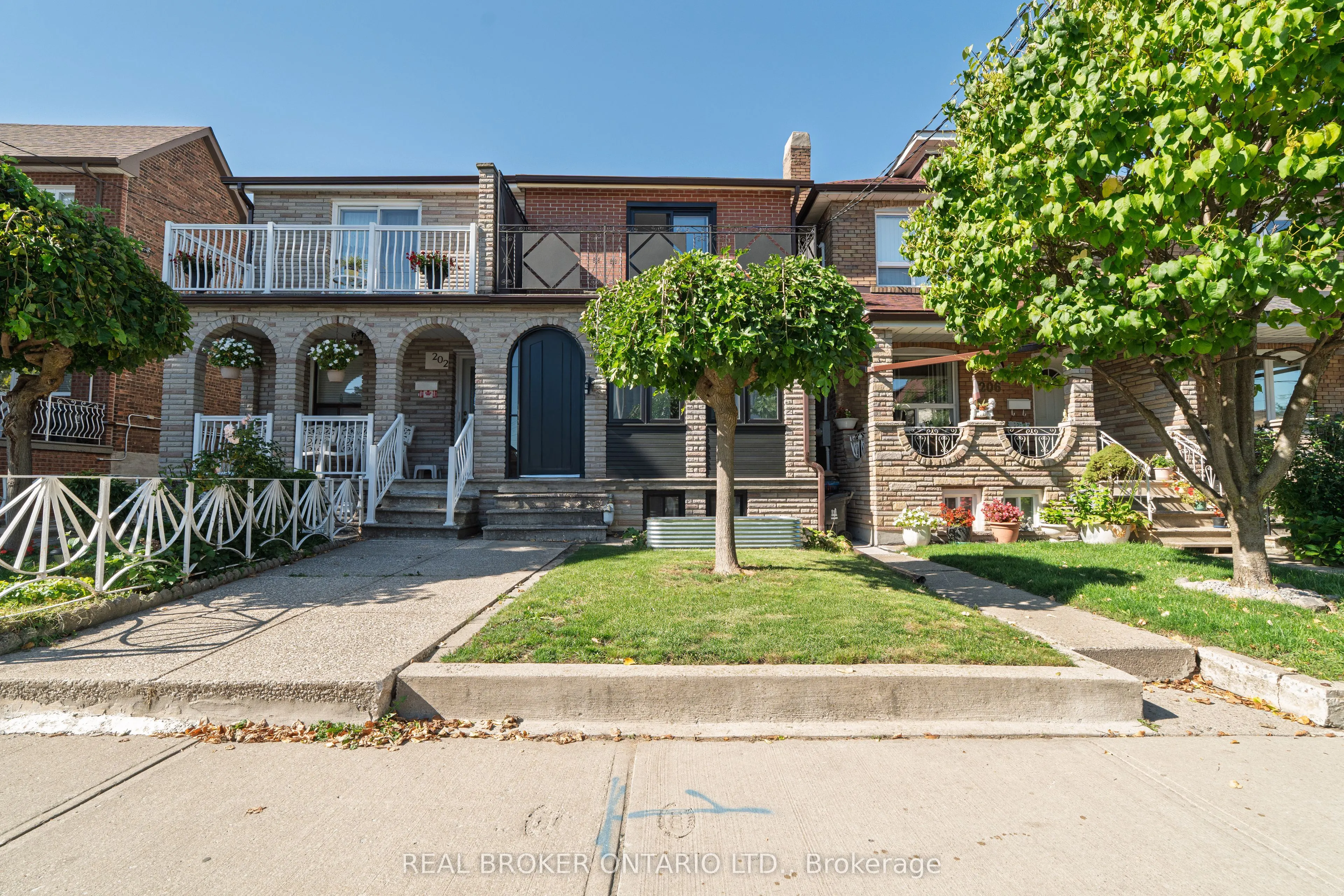 204 Earlscourt Avenue W