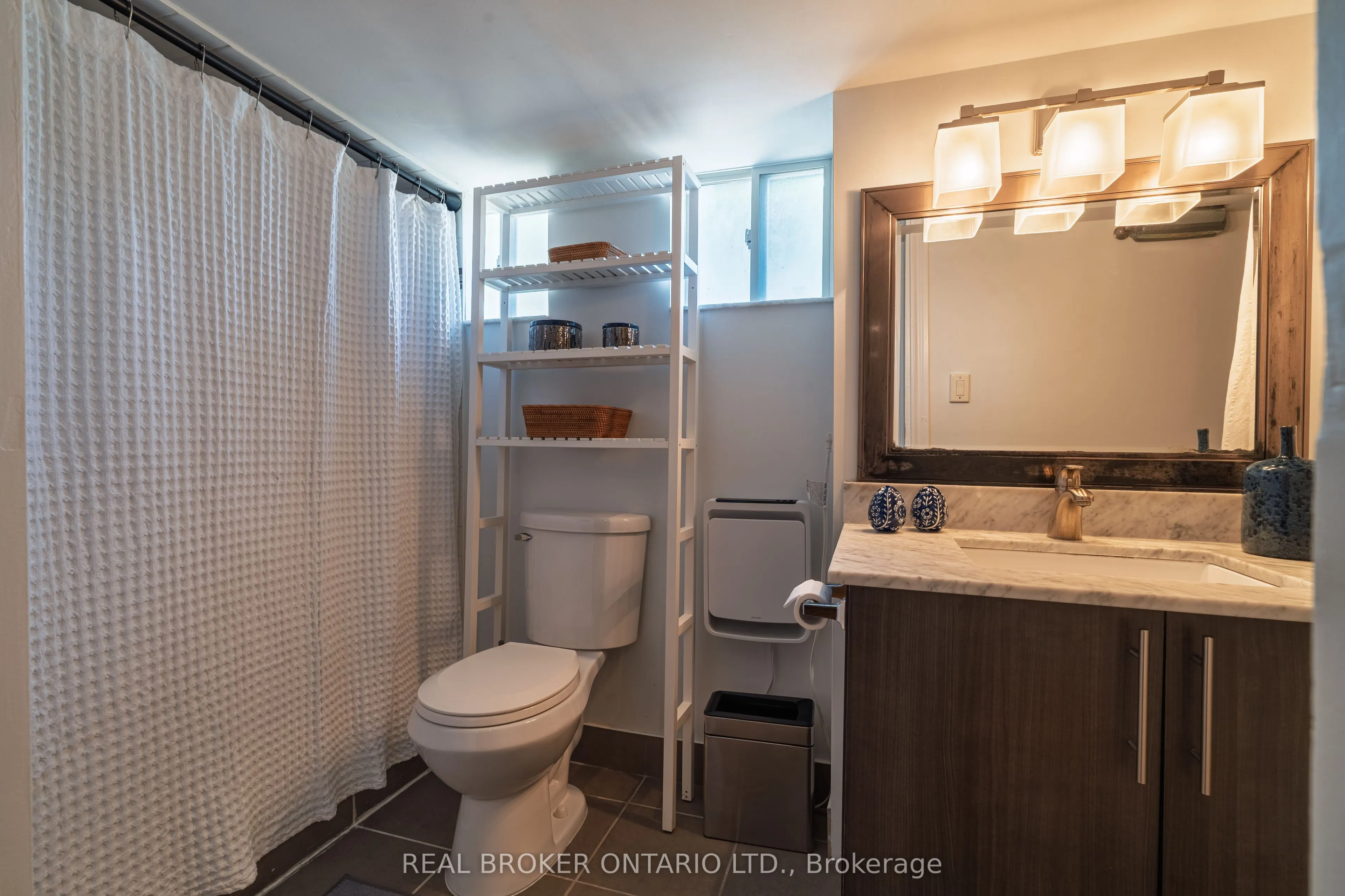 204 Earlscourt Avenue W