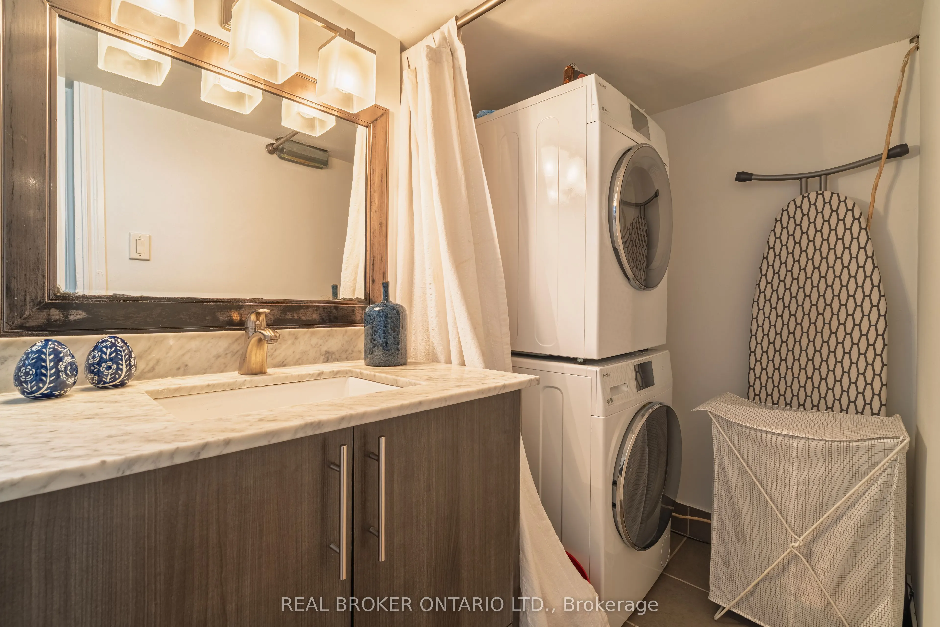 204 Earlscourt Avenue W