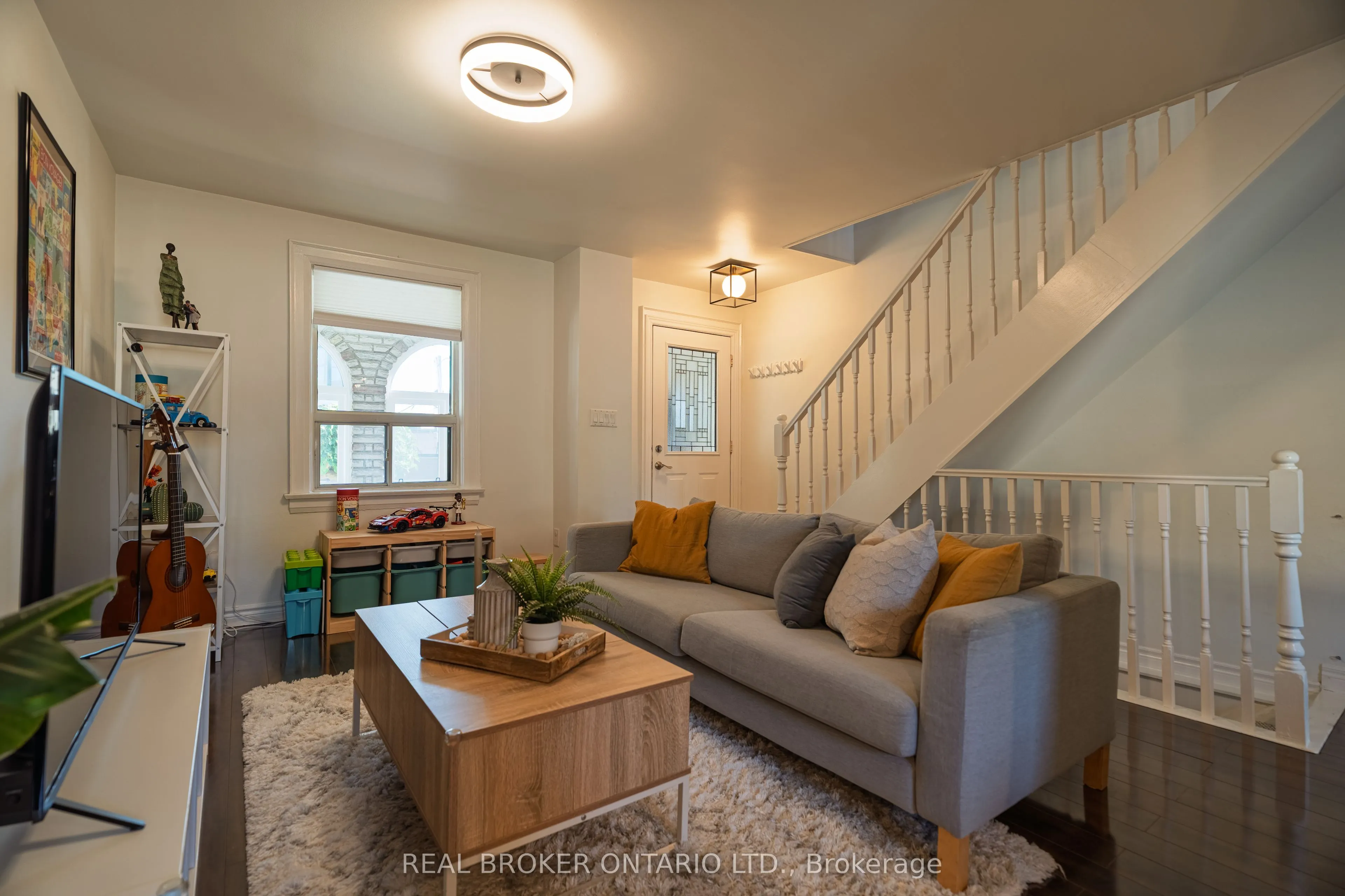 204 Earlscourt Avenue W