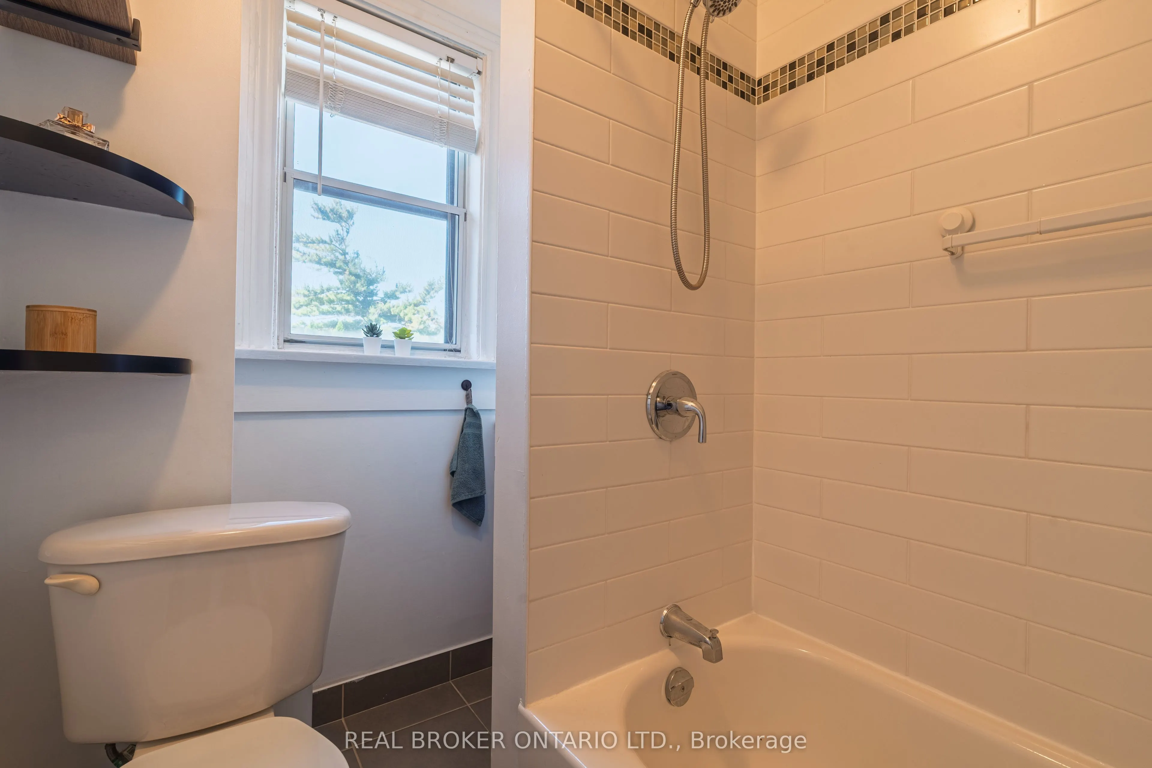 204 Earlscourt Avenue W
